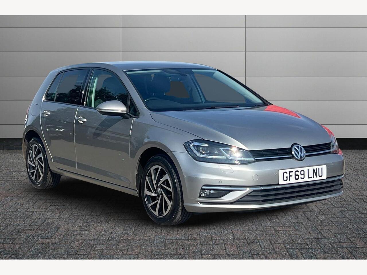 Main listing image - Volkswagen Golf