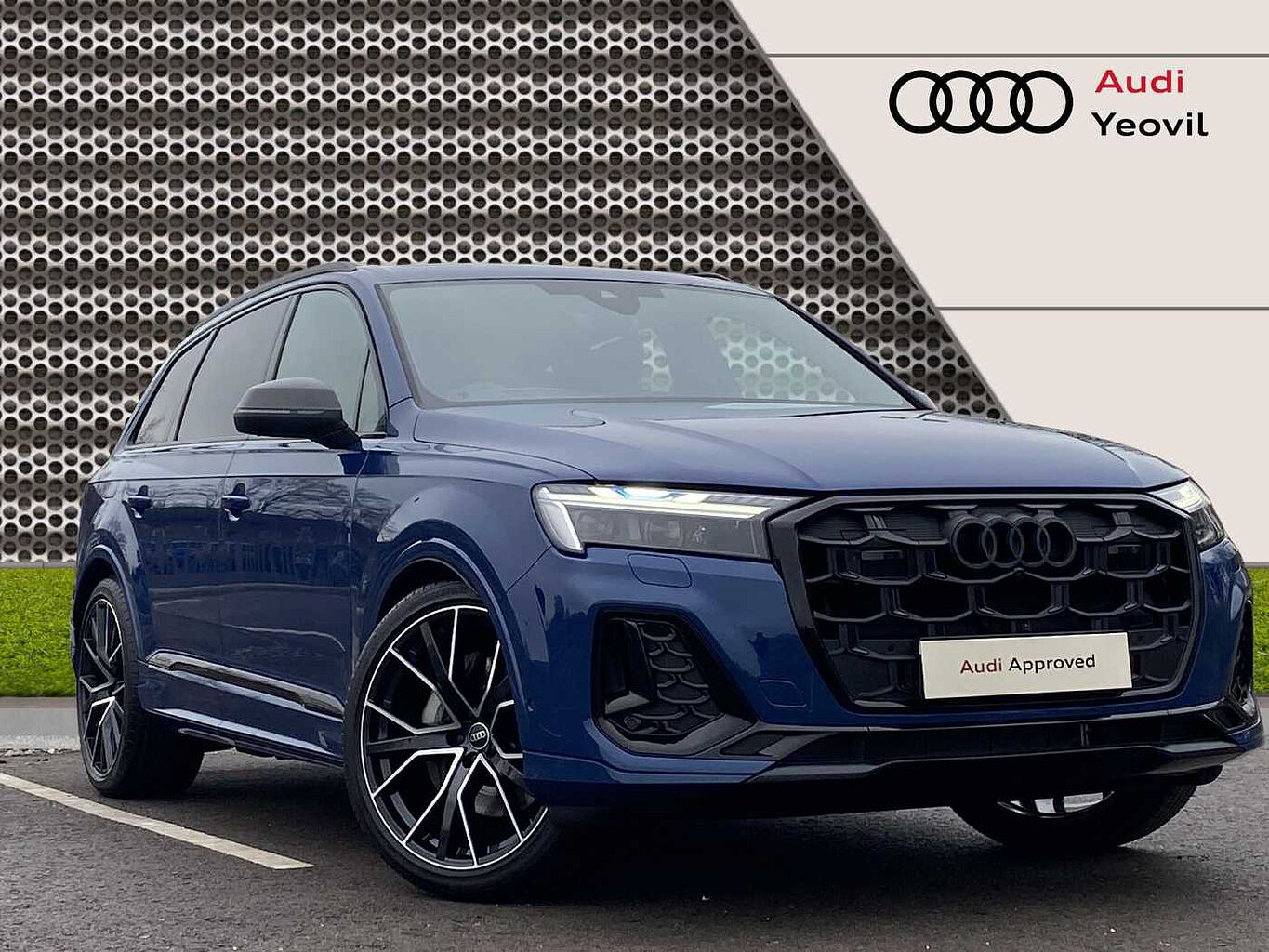 Main listing image - Audi Q7