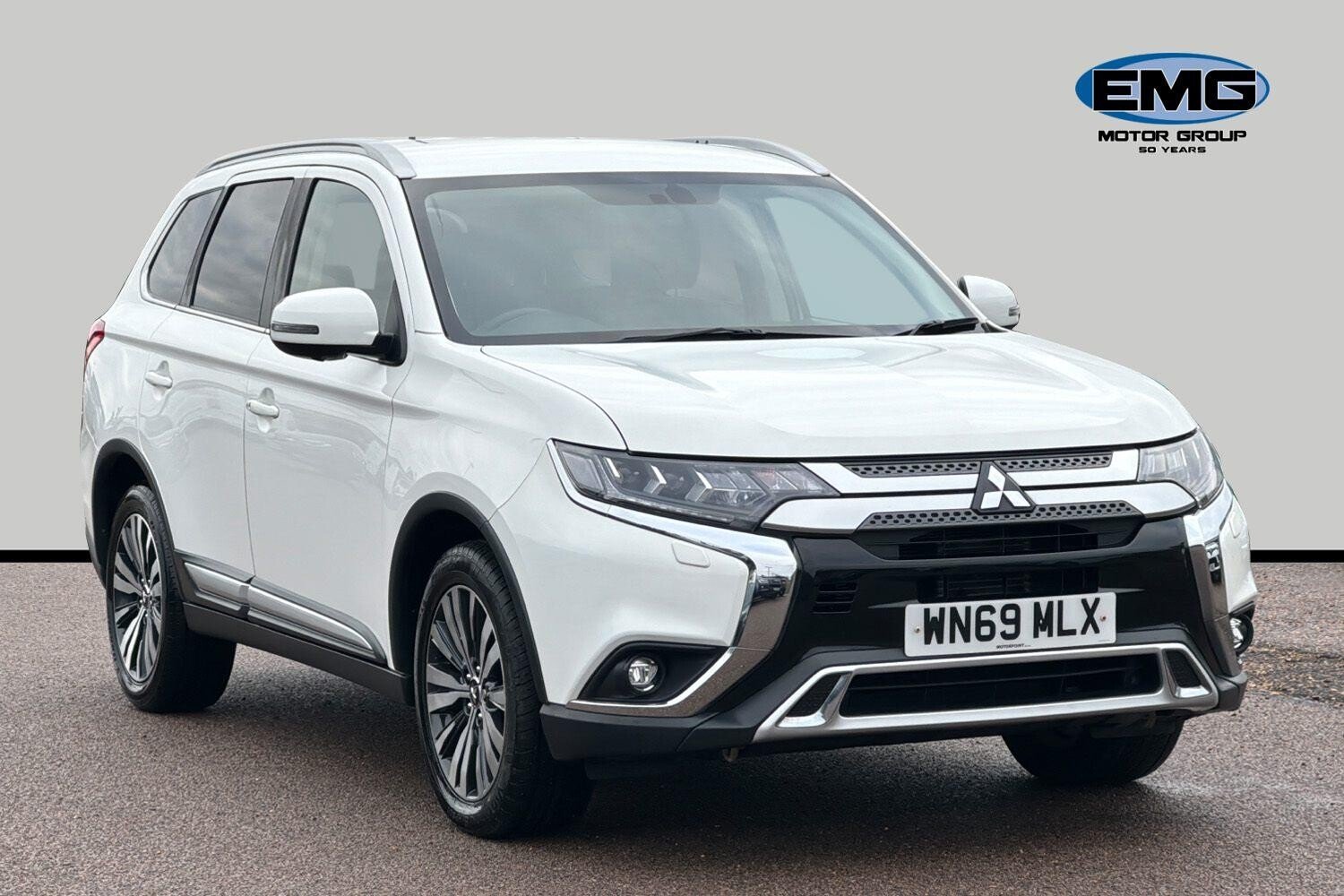 Main listing image - Mitsubishi Outlander