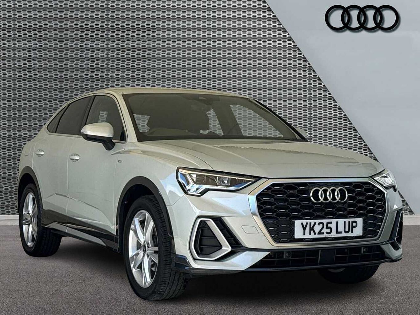 Main listing image - Audi Q3