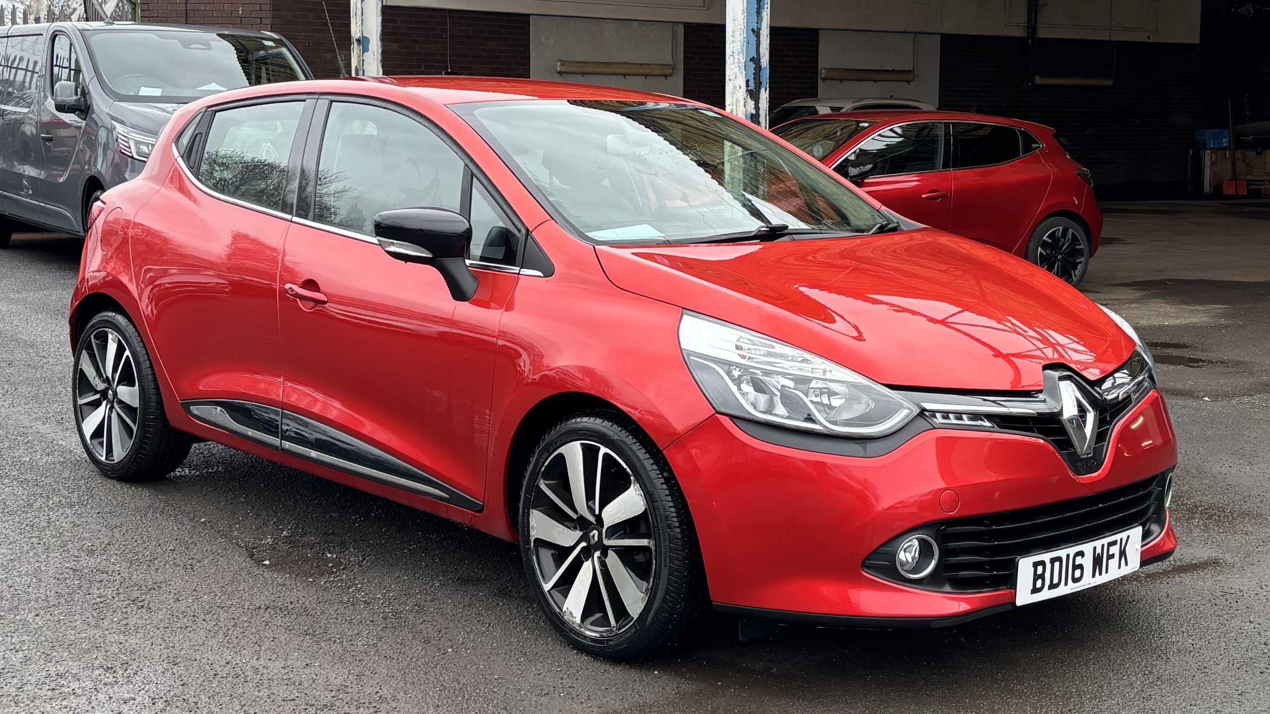 Main listing image - Renault Clio