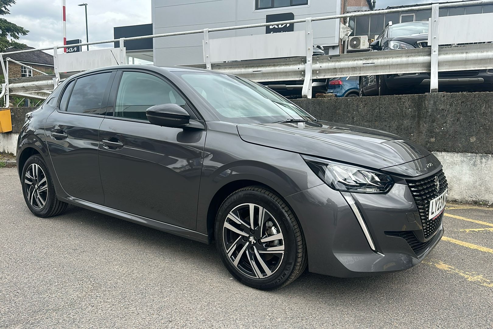 Main listing image - Peugeot 208