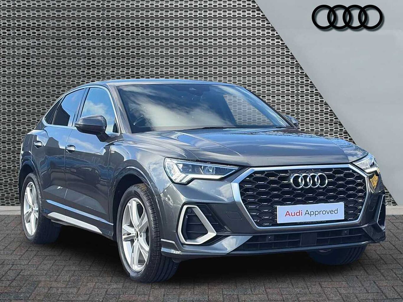 Main listing image - Audi Q3