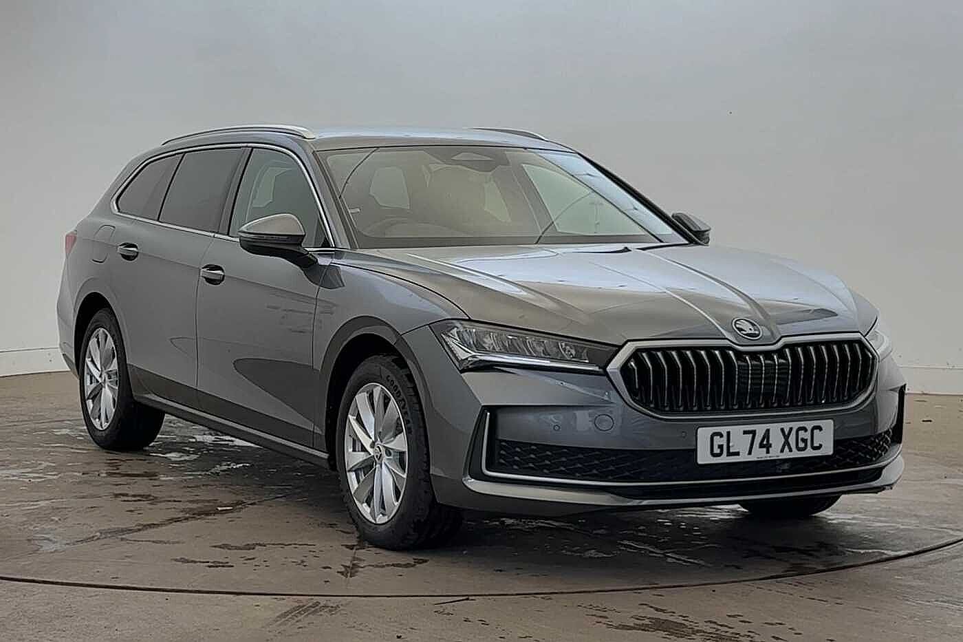 Main listing image - Skoda Superb Estate