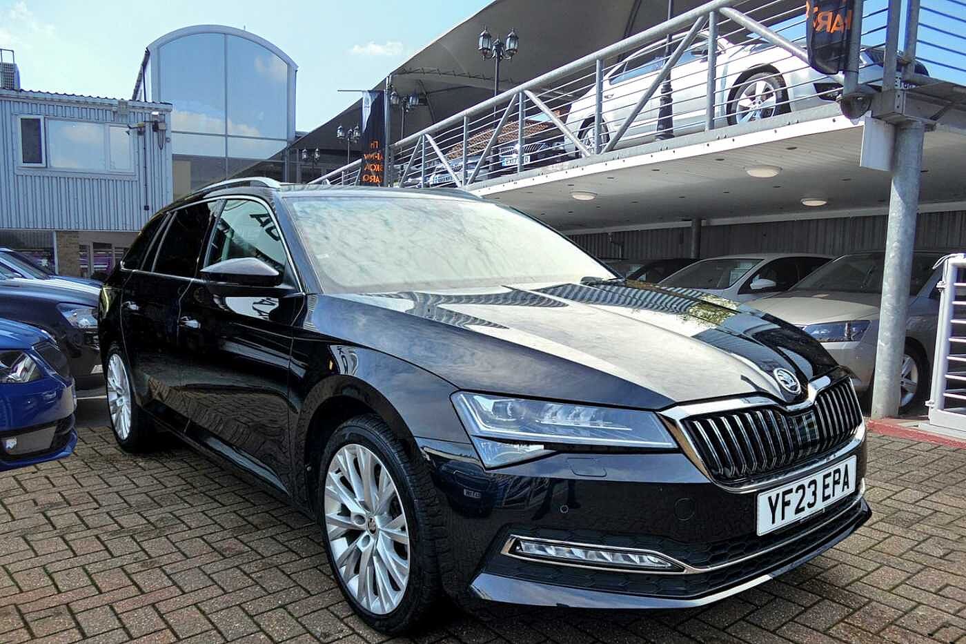 Main listing image - Skoda Superb Estate