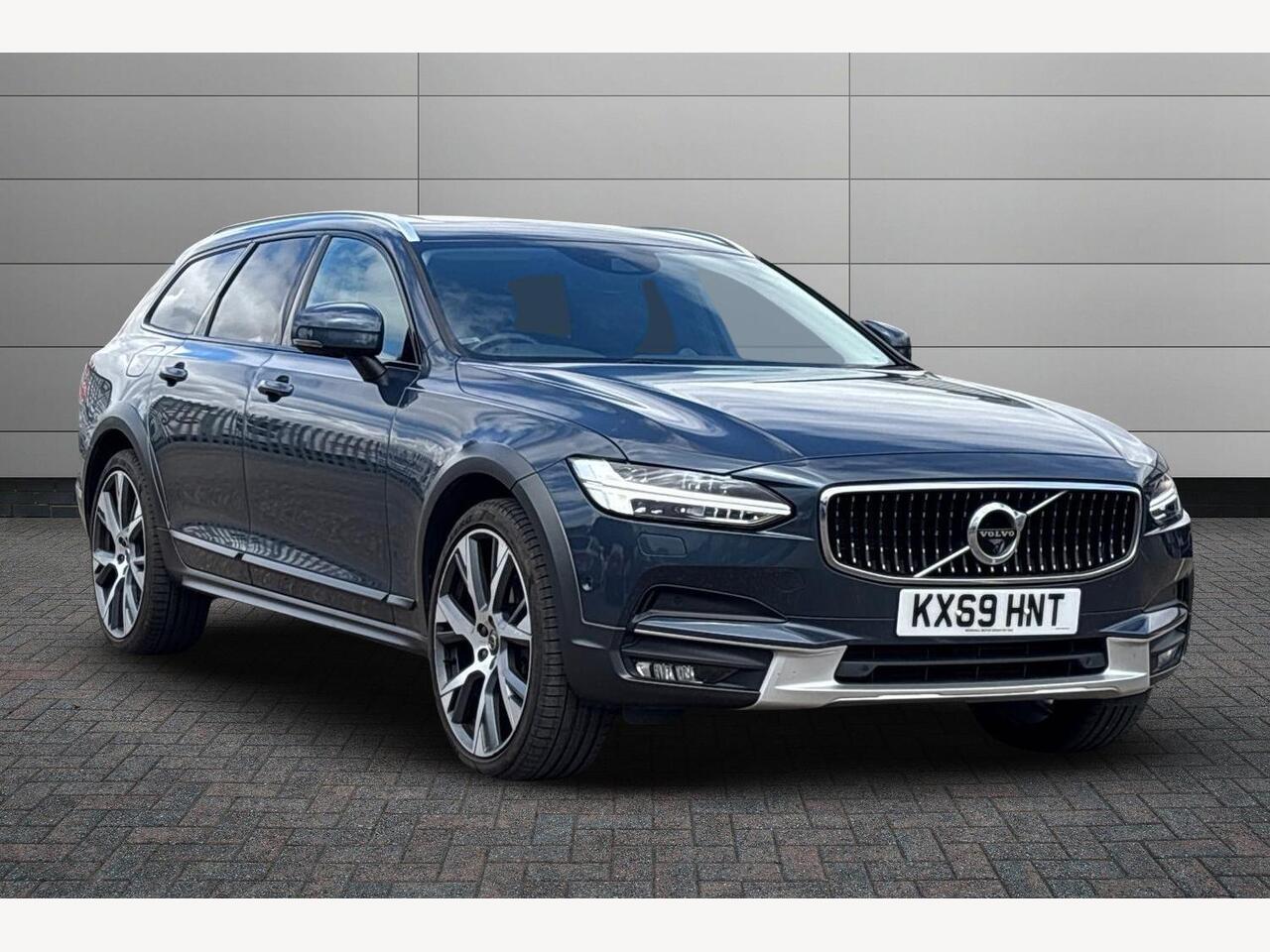 Main listing image - Volvo V90 Cross Country