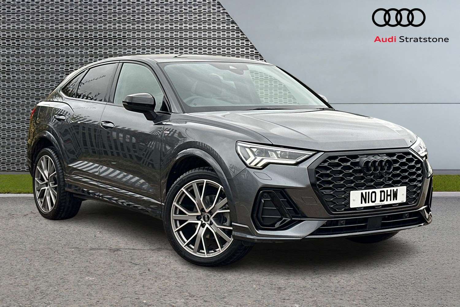 Main listing image - Audi Q3