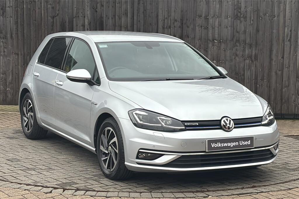Main listing image - Volkswagen Golf