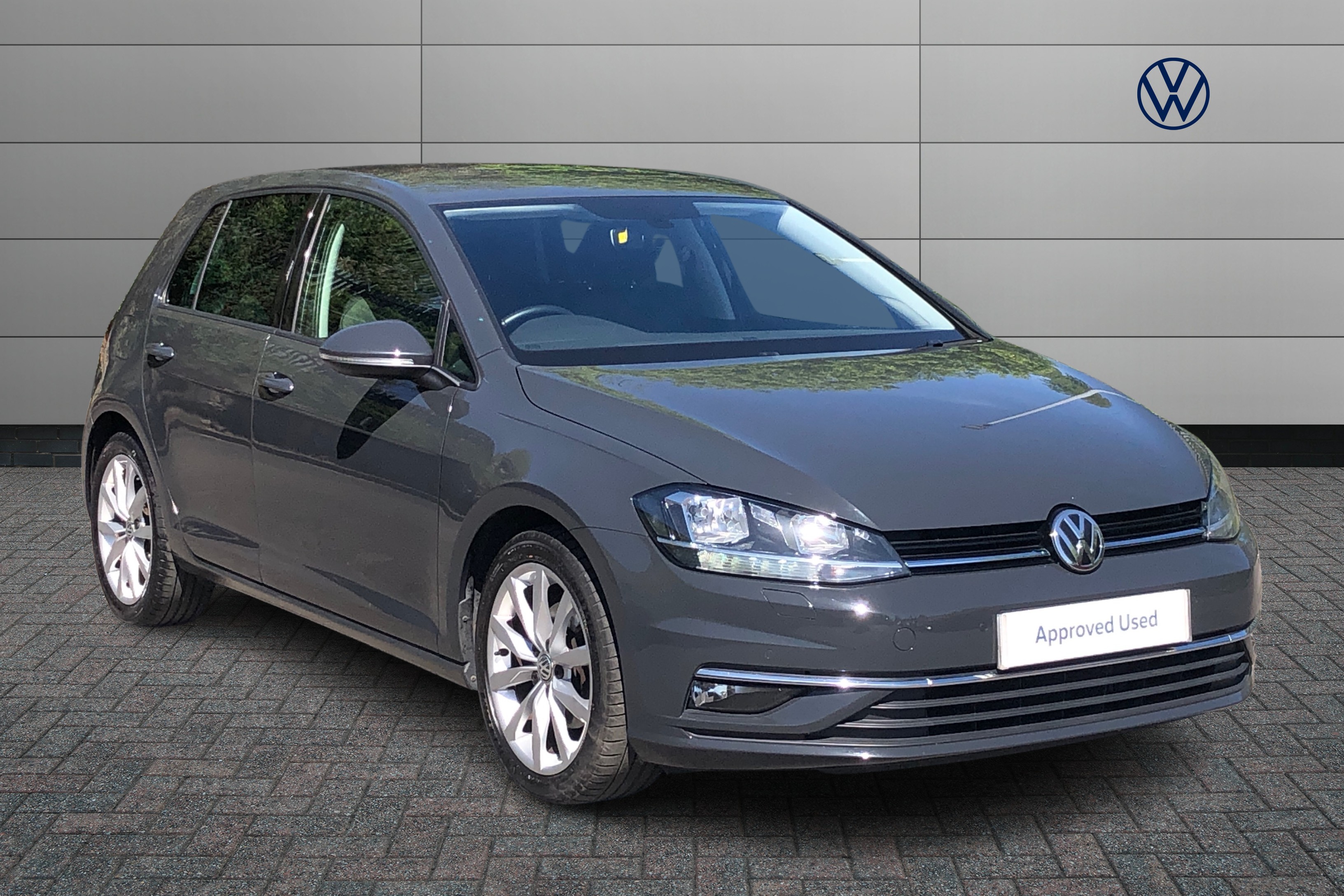 Main listing image - Volkswagen Golf