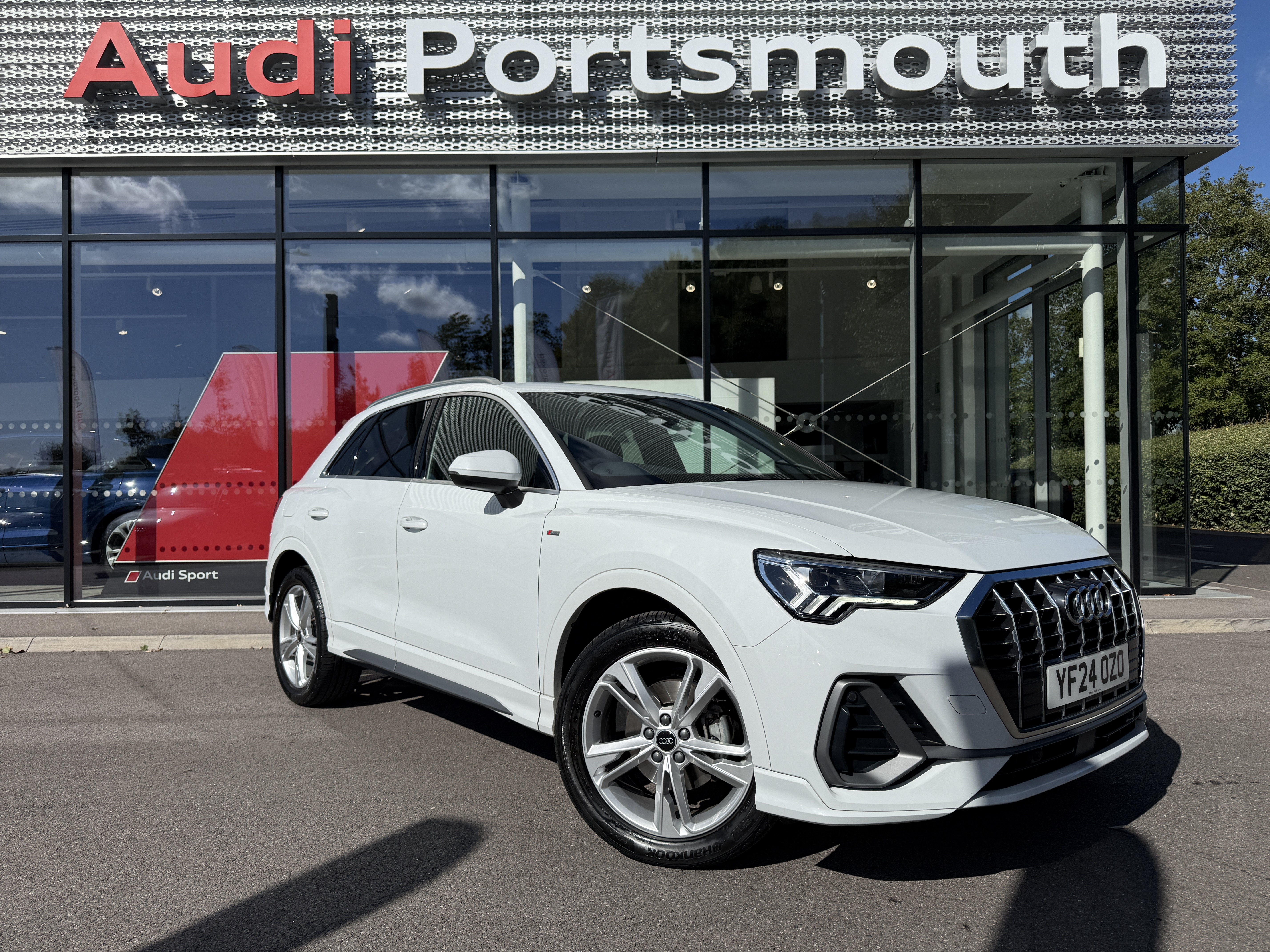 Main listing image - Audi Q3