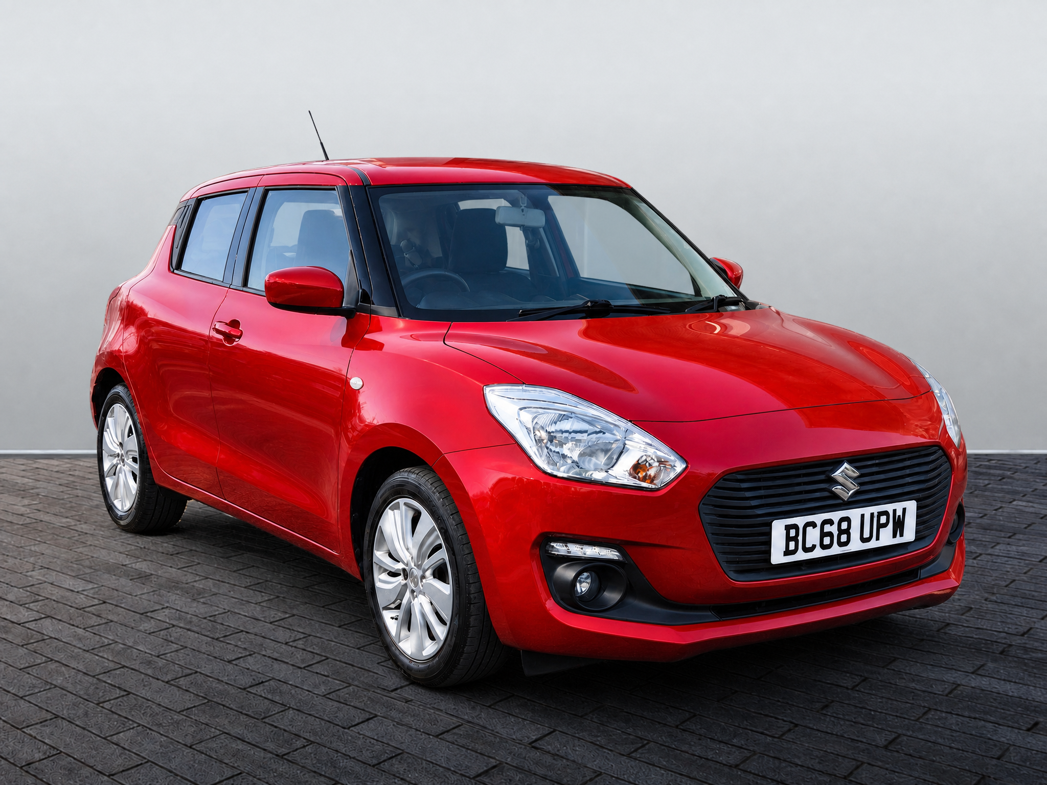 Main listing image - Suzuki Swift