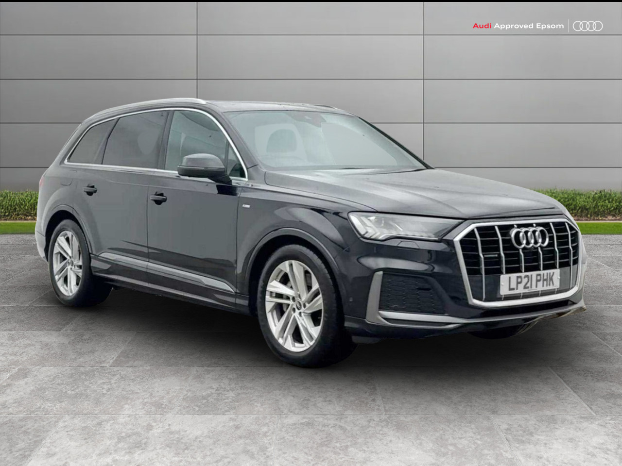 Main listing image - Audi Q7