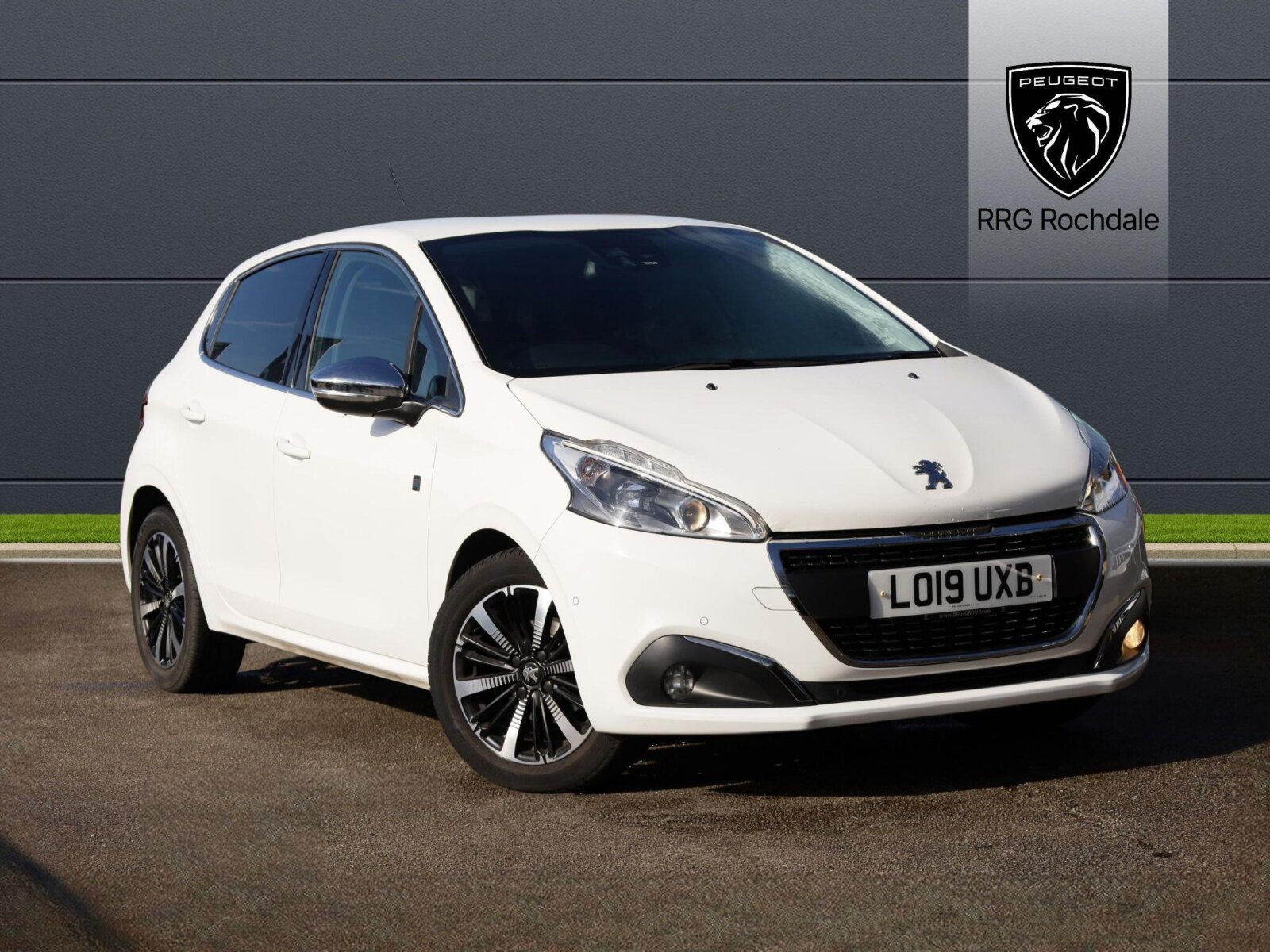 Main listing image - Peugeot 208