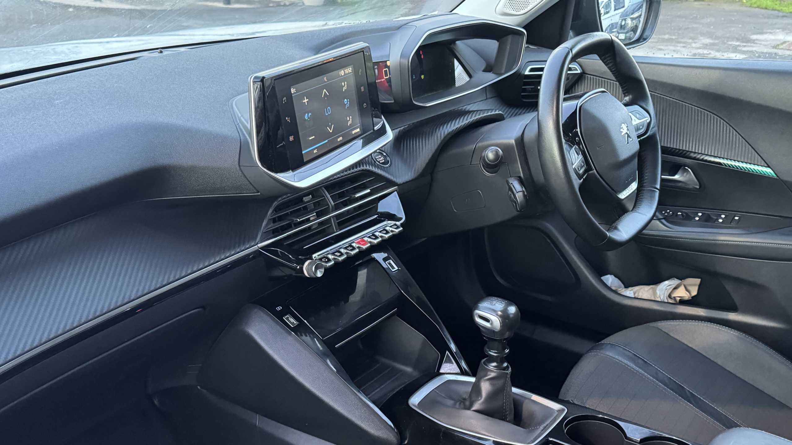 Main listing image - Peugeot 2008