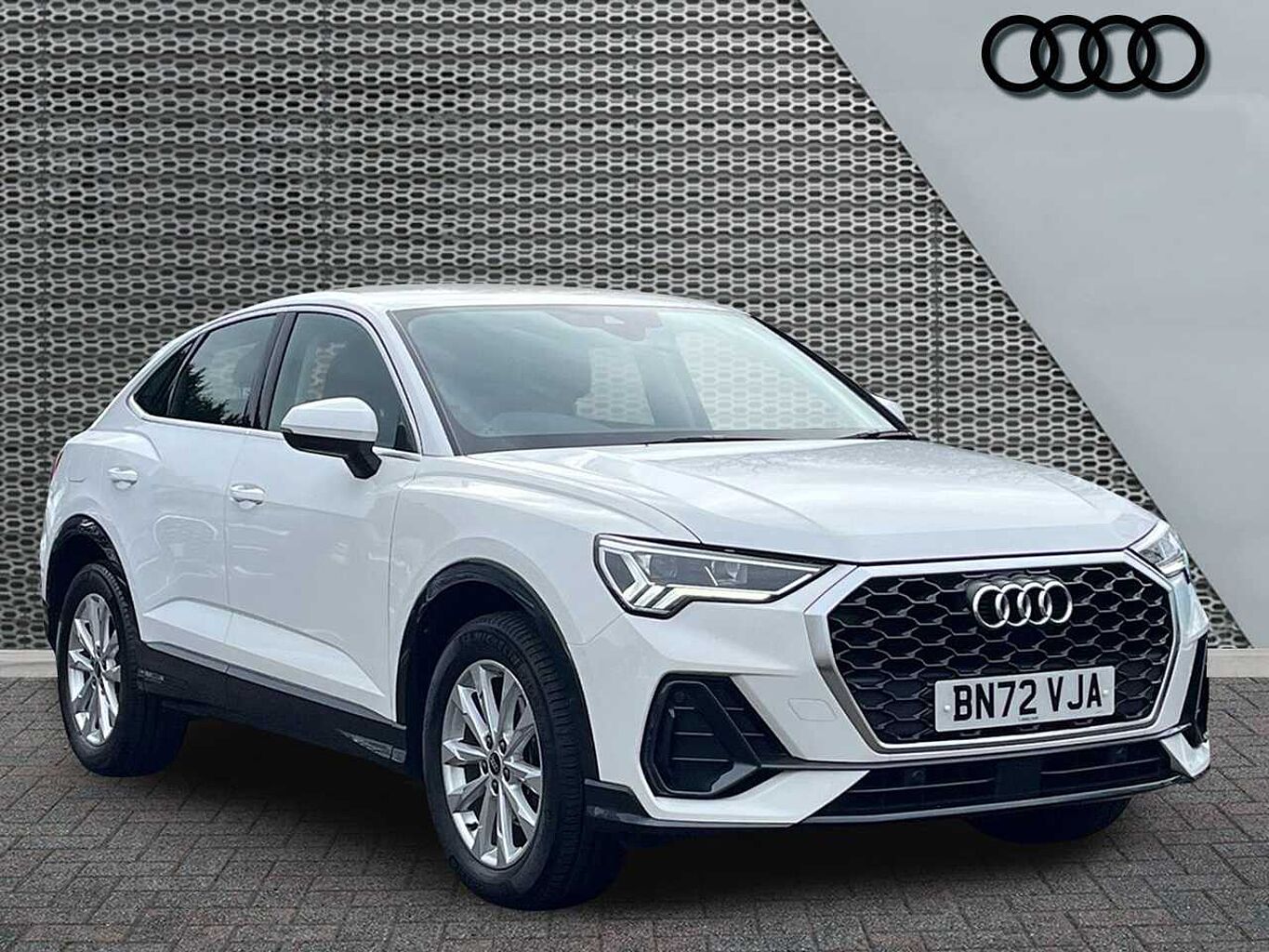 Main listing image - Audi Q3