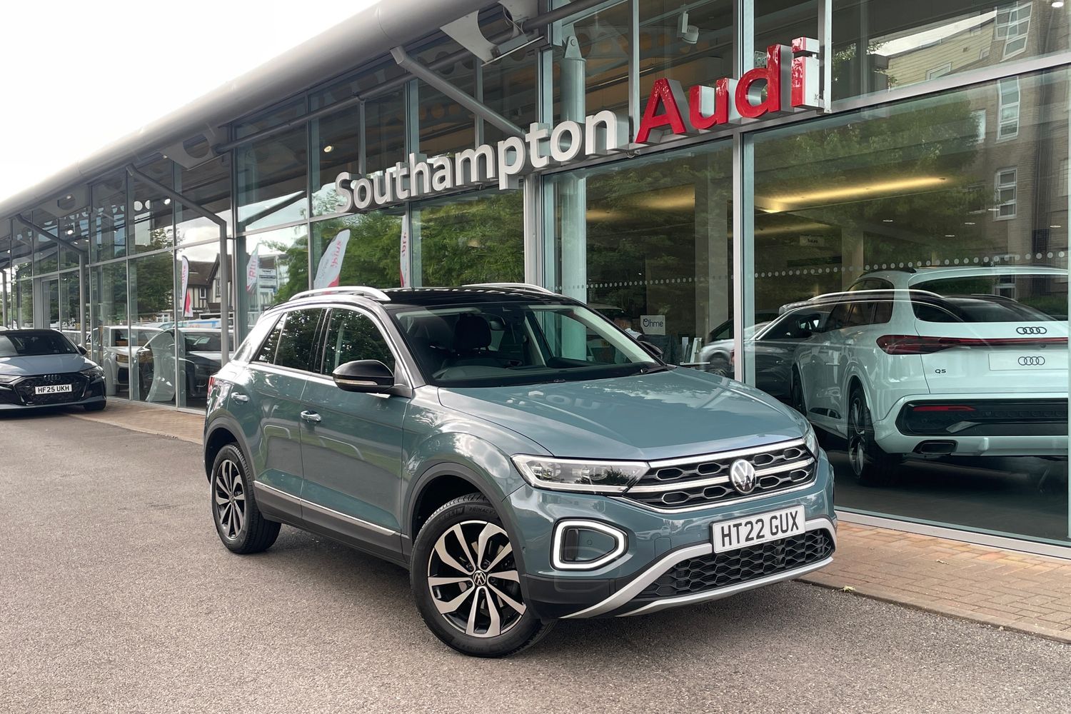 Main listing image - Volkswagen T-Roc