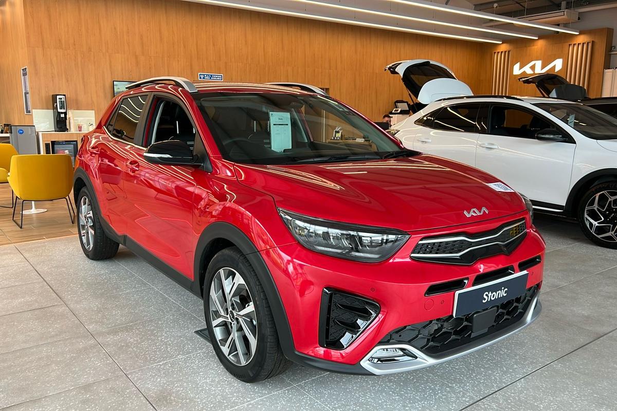 Main listing image - Kia Stonic