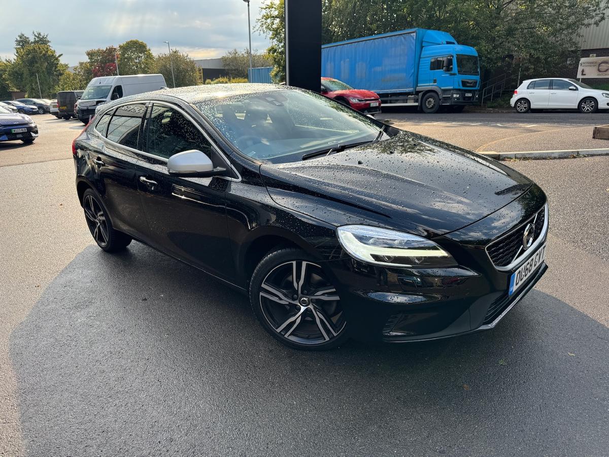 Main listing image - Volvo V40