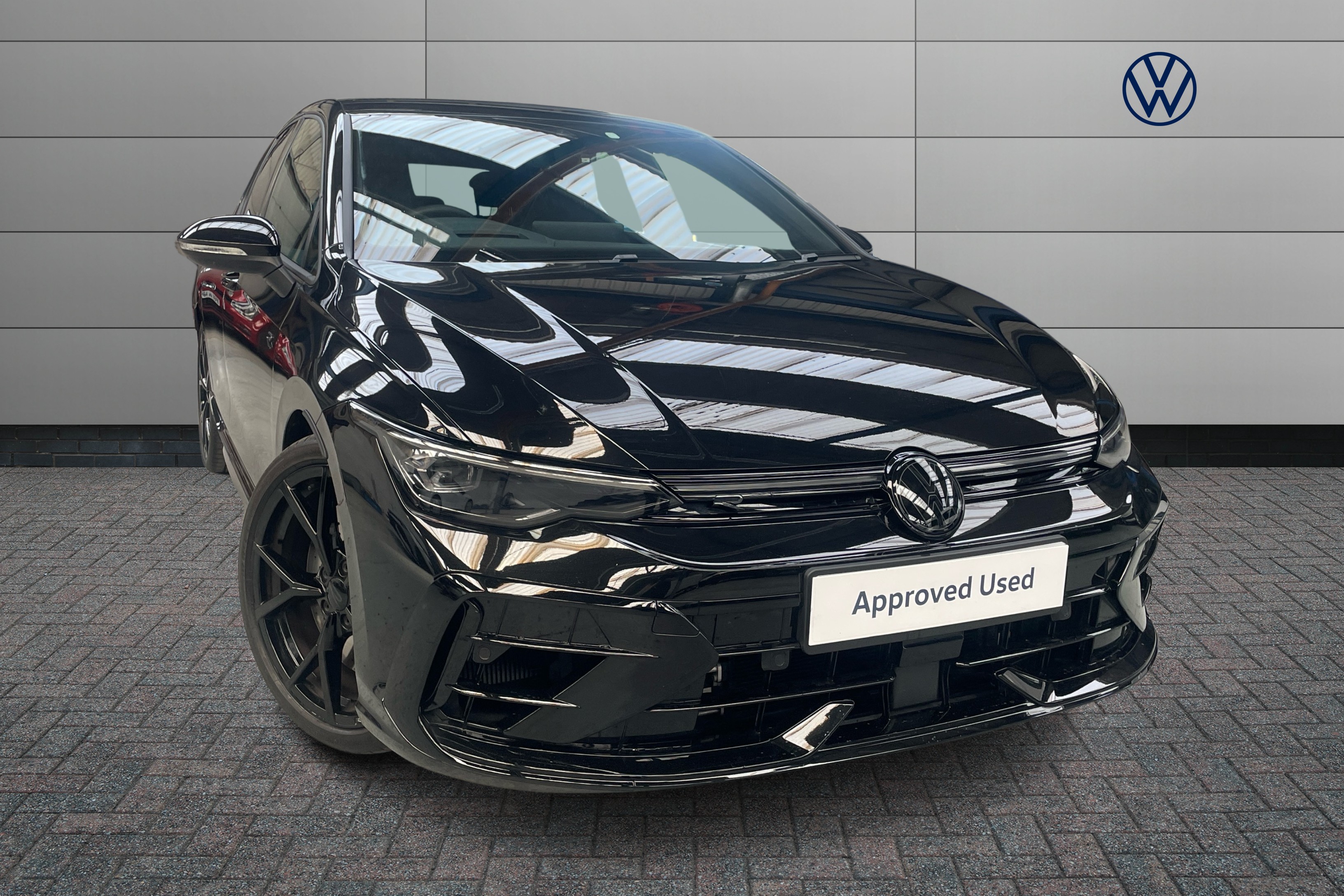 Main listing image - Volkswagen Golf R