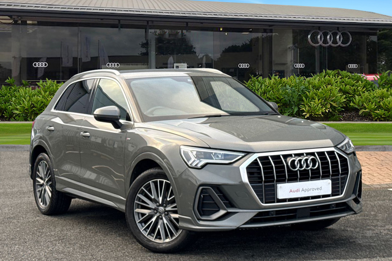 Main listing image - Audi Q3