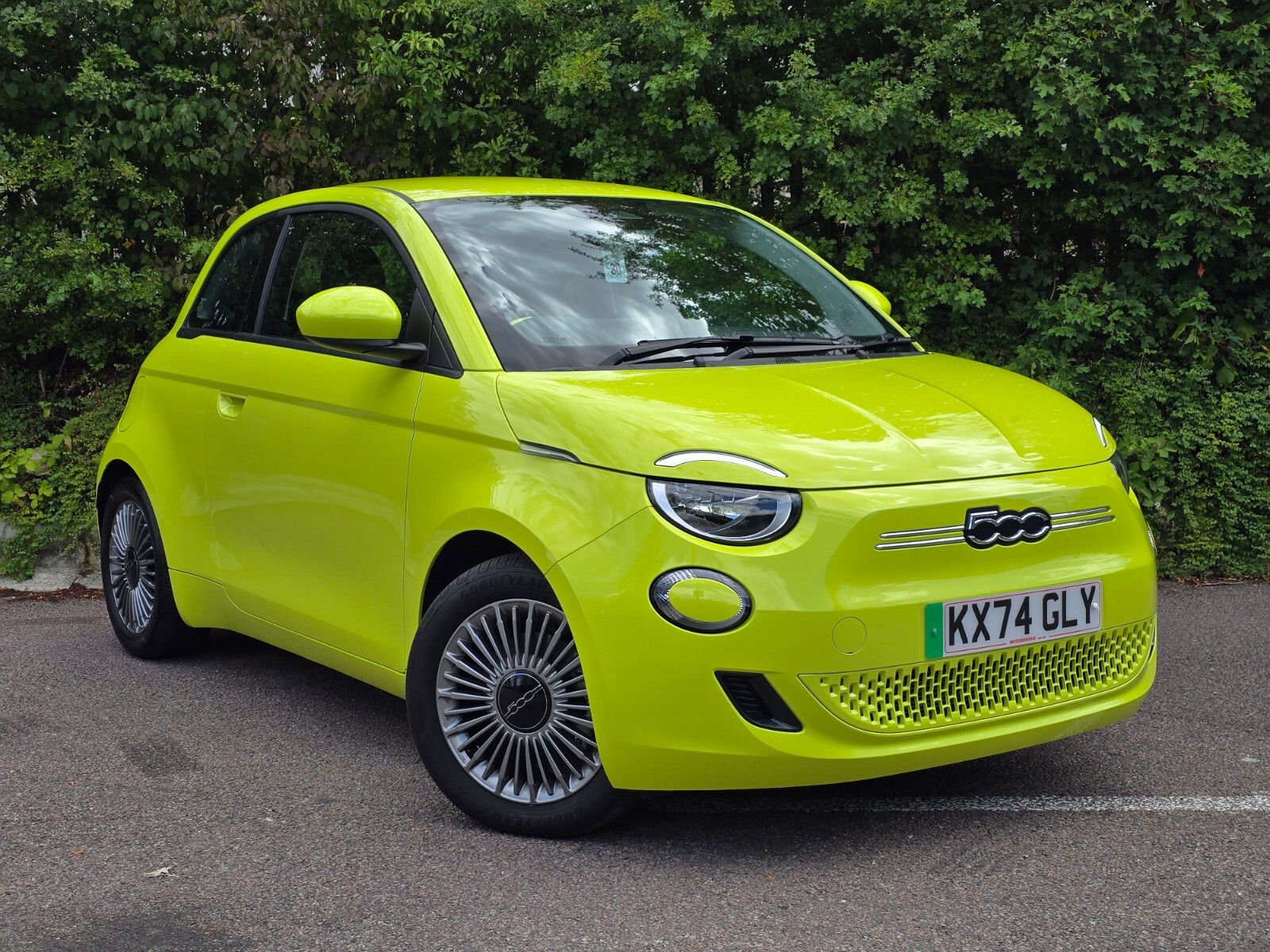 Main listing image - Fiat 500 Electric