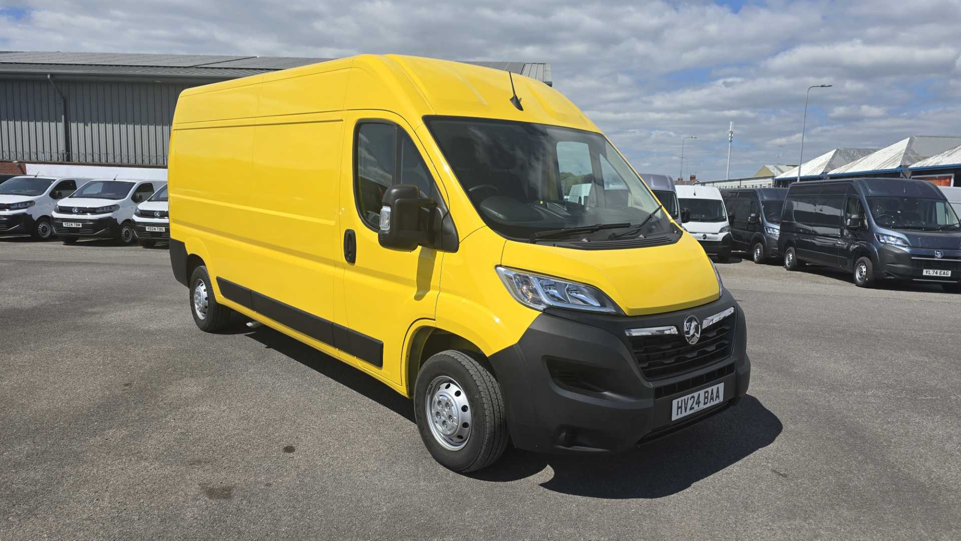 Main listing image - Vauxhall Movano