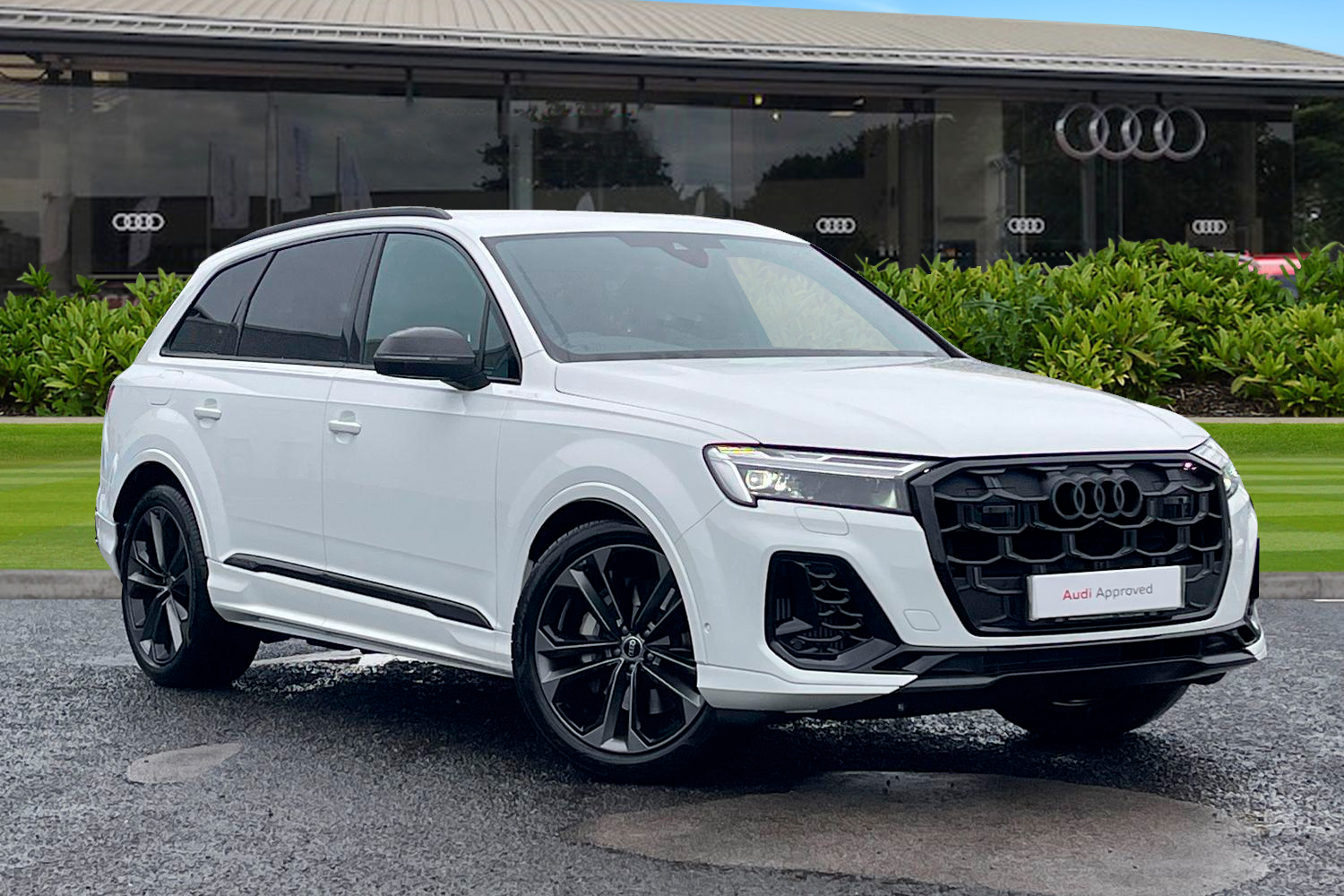 Main listing image - Audi Q7