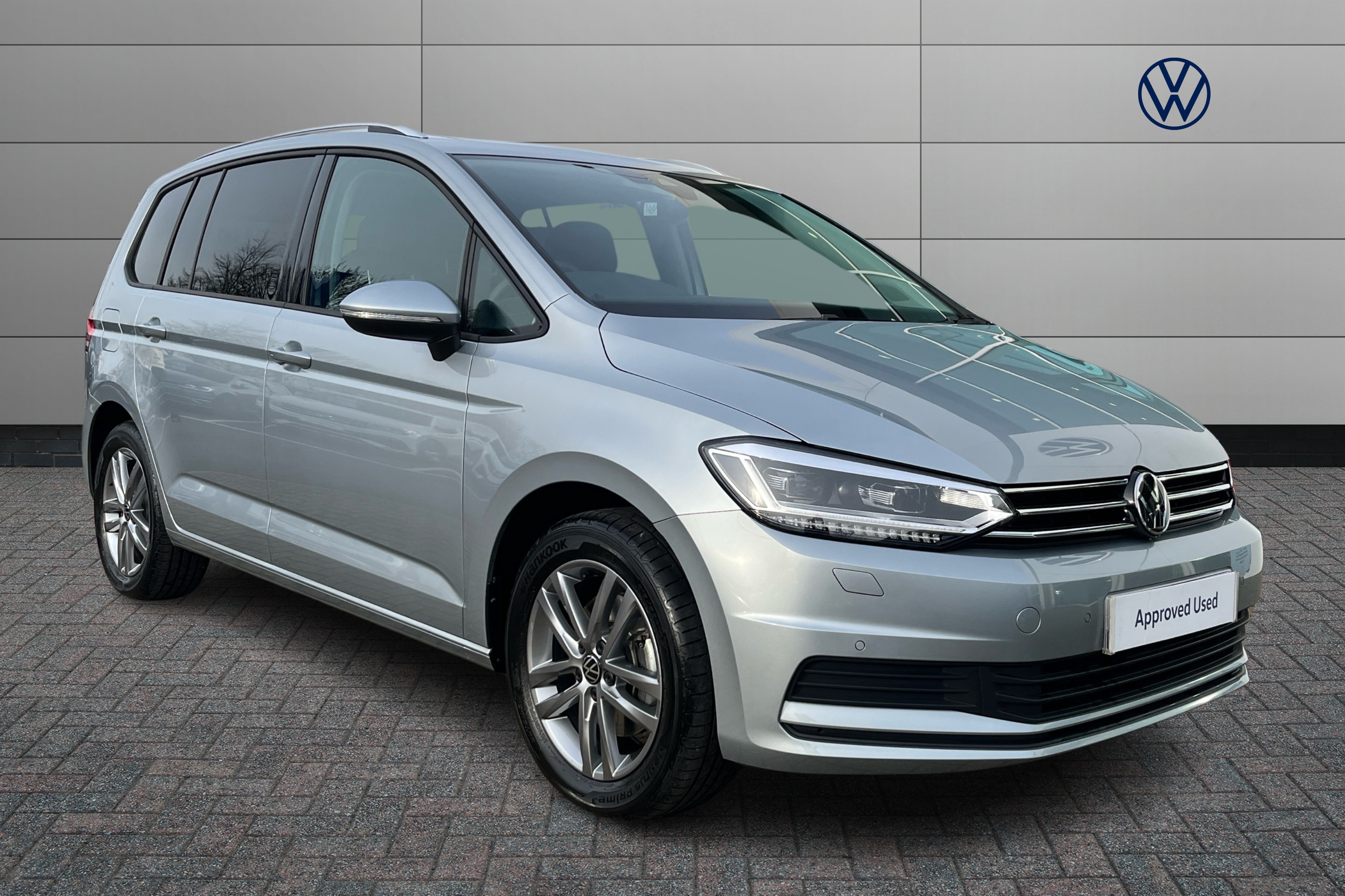 Main listing image - Volkswagen Touran