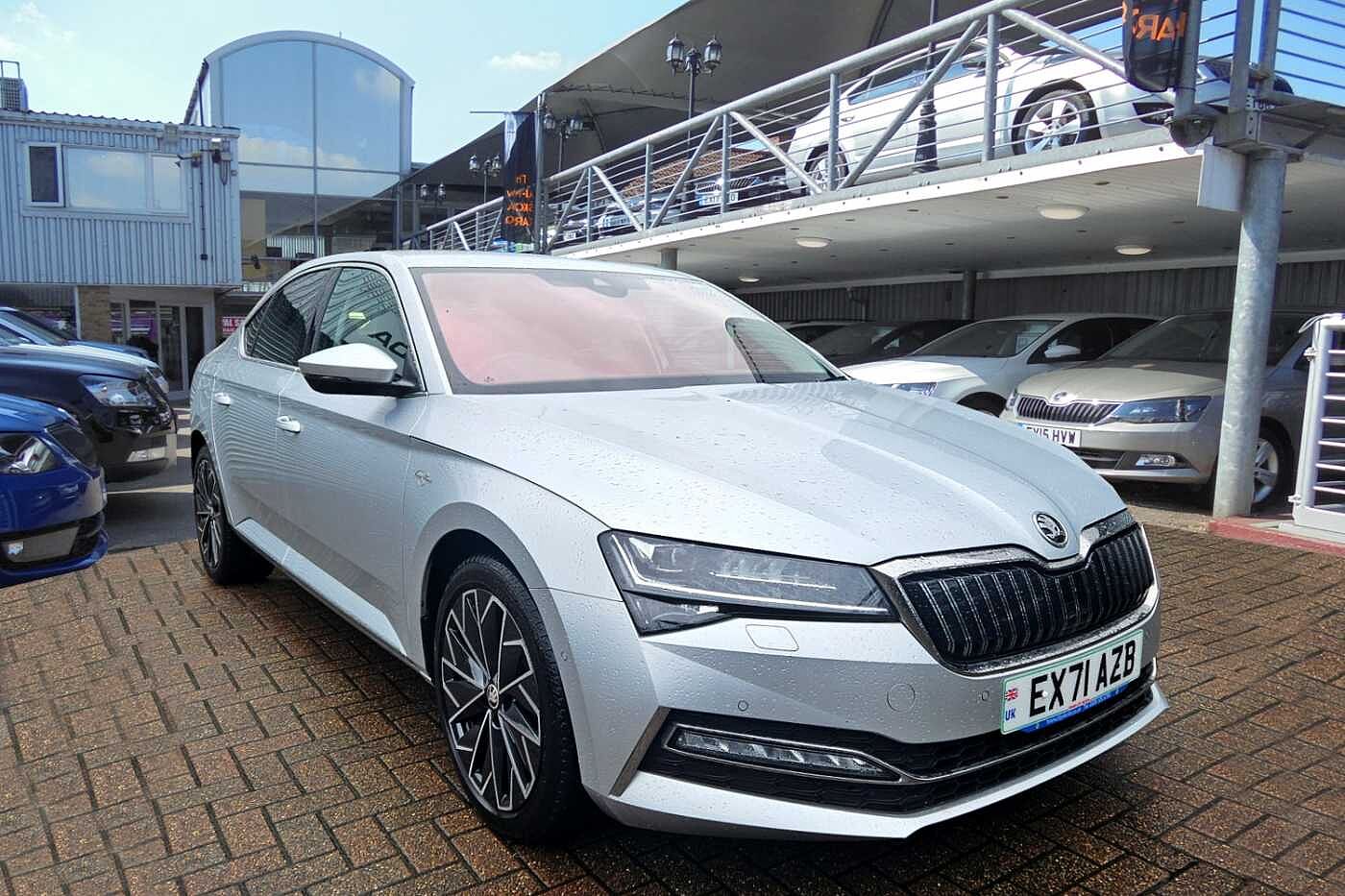 Main listing image - Skoda Superb