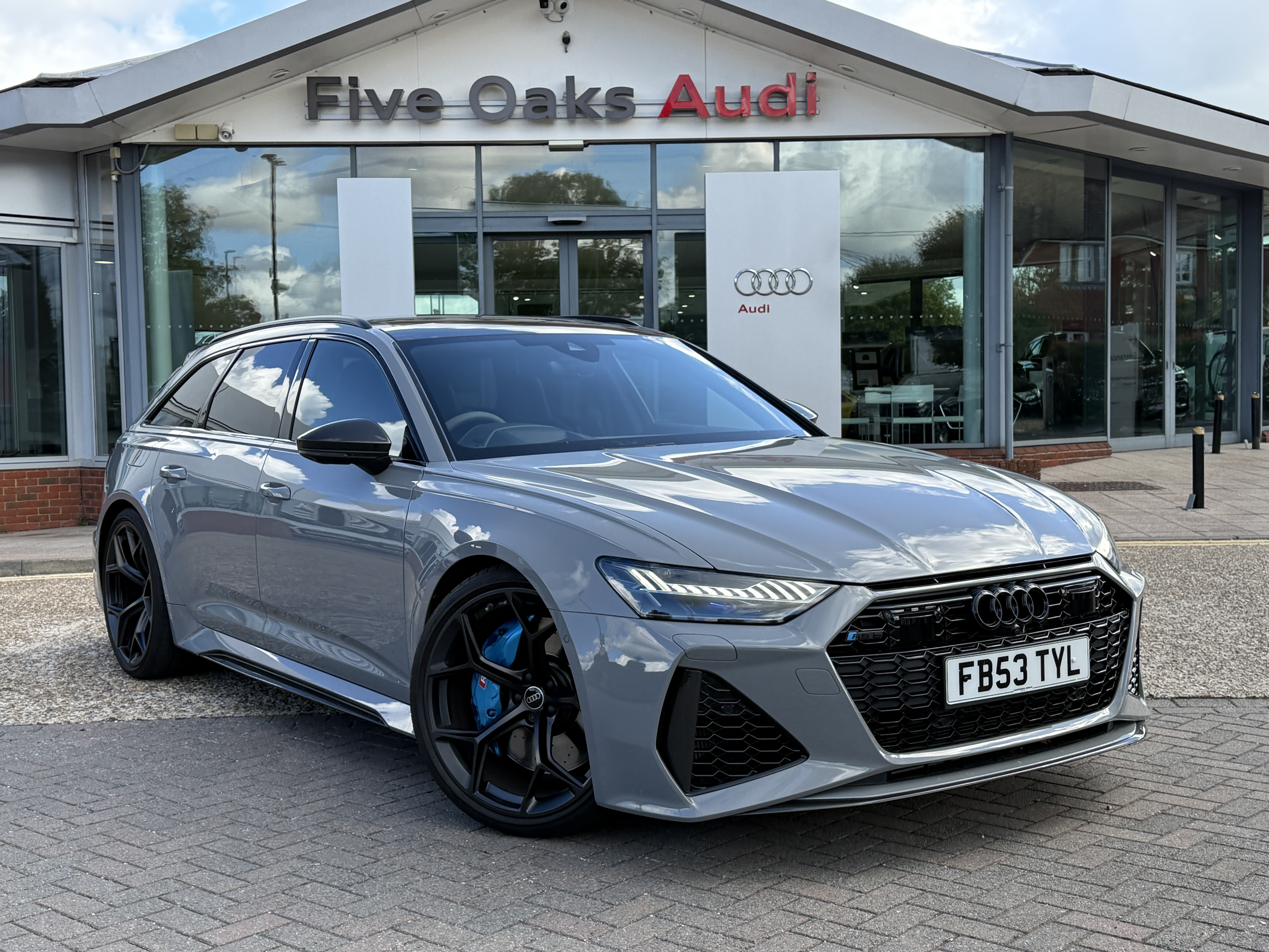 Main listing image - Audi RS6