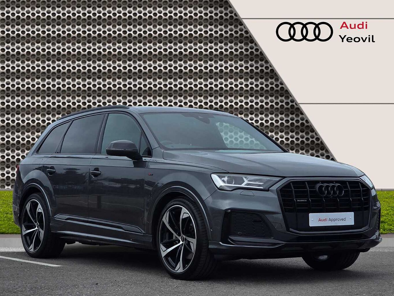 Main listing image - Audi Q7