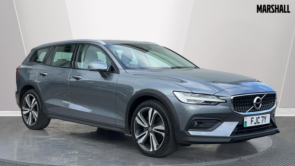 Main listing image - Volvo V60 Cross Country