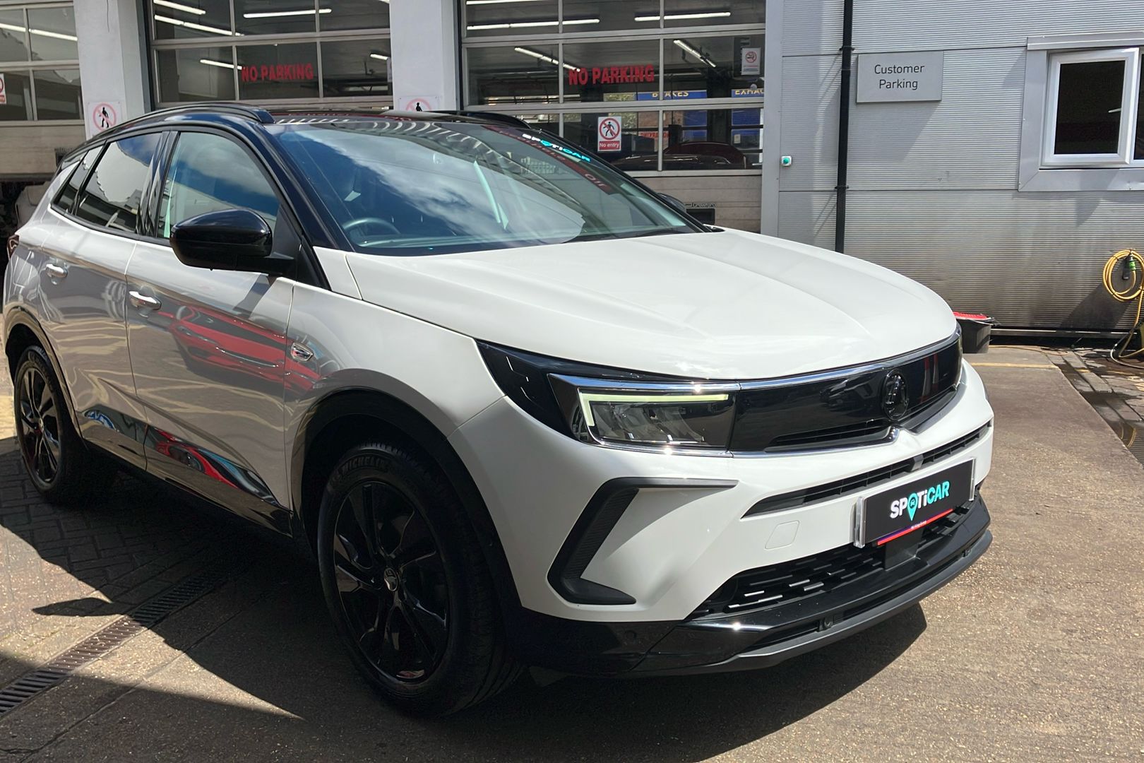 Main listing image - Vauxhall Grandland