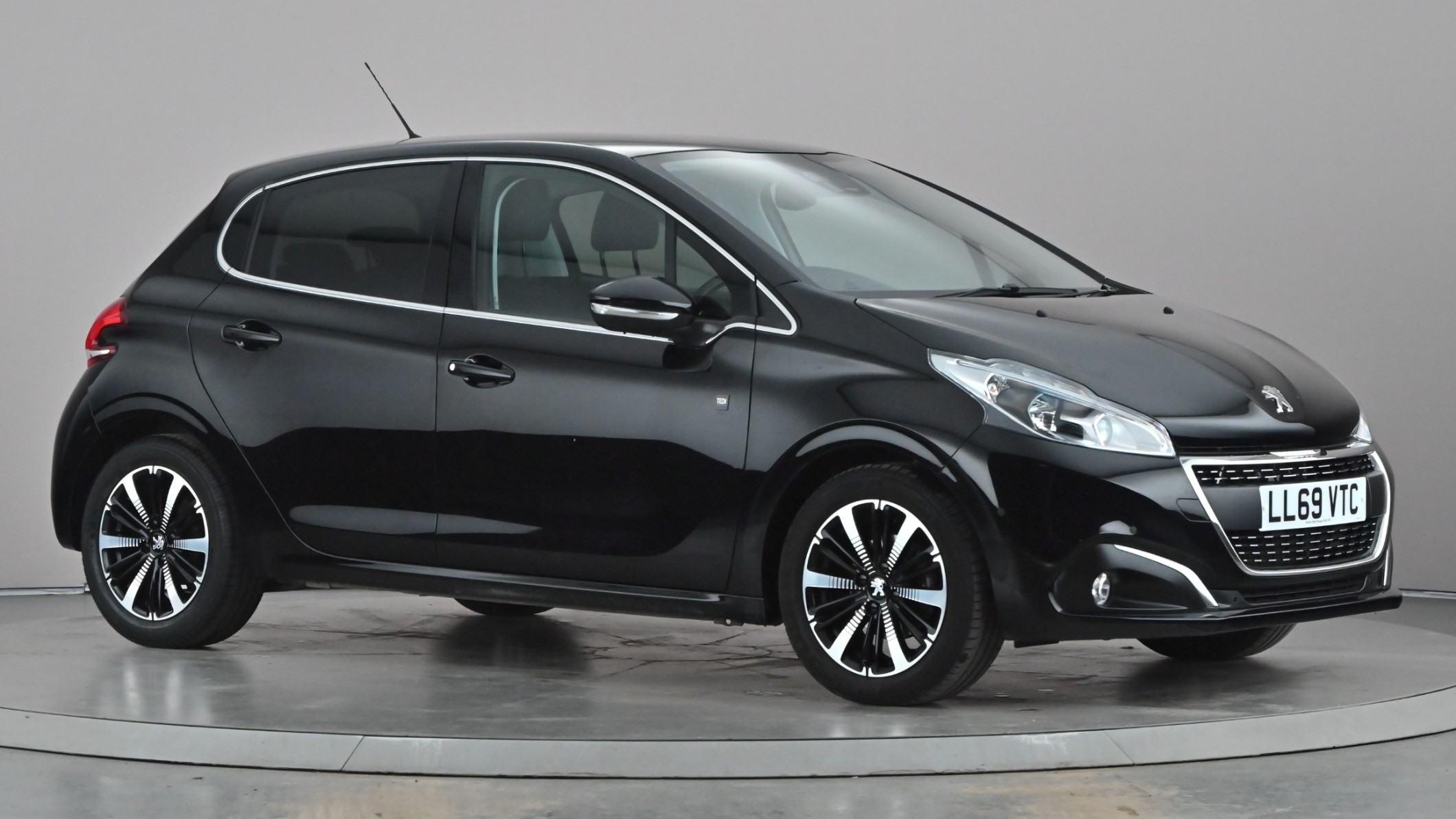 Main listing image - Peugeot 208