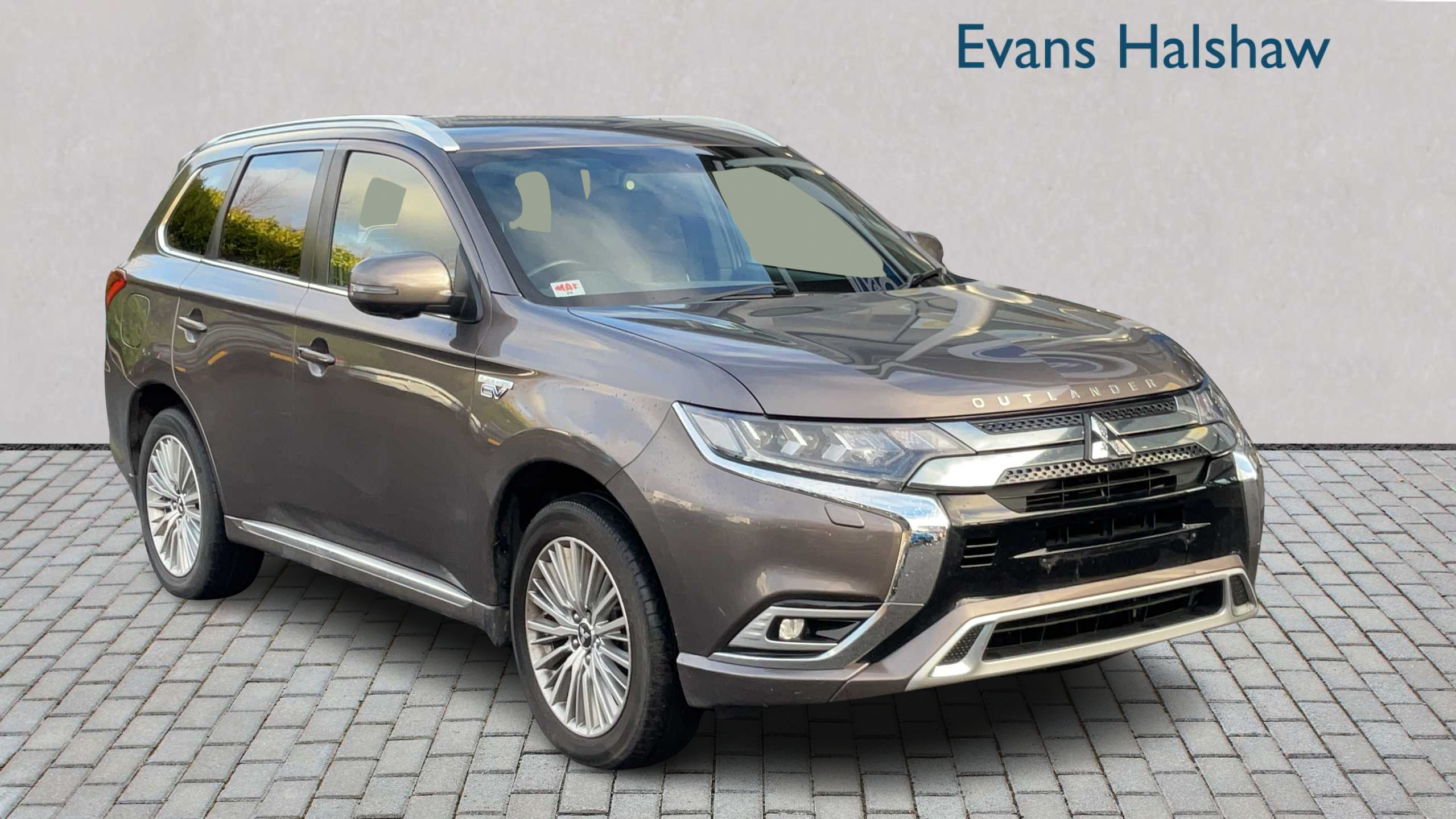 Main listing image - Mitsubishi Outlander