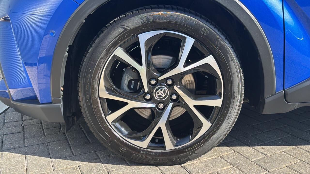 Main listing image - Toyota C-HR