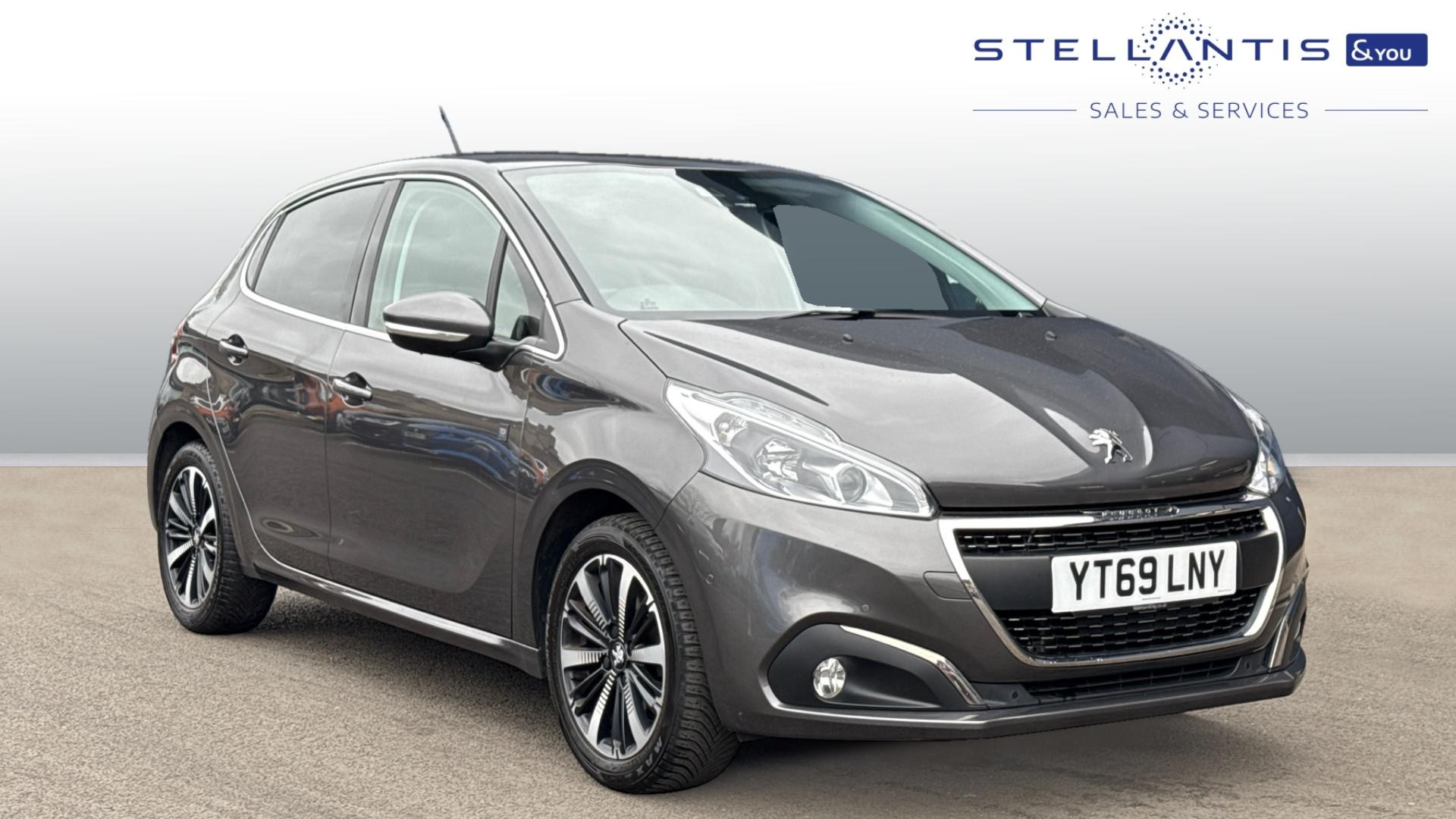 Main listing image - Peugeot 208