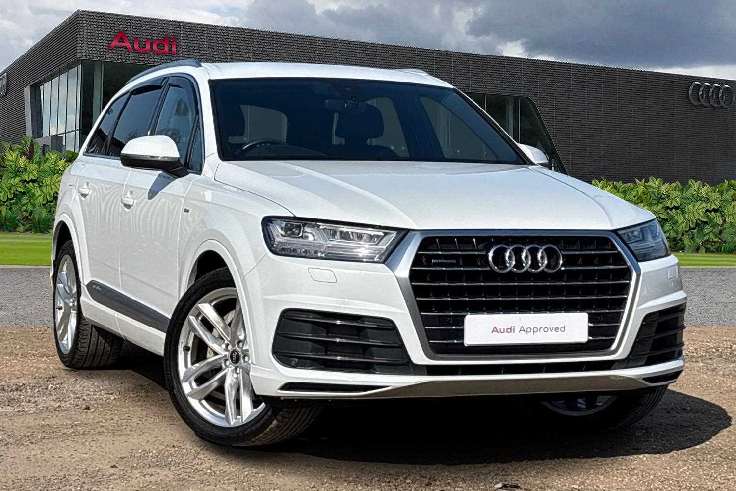 Main listing image - Audi Q7