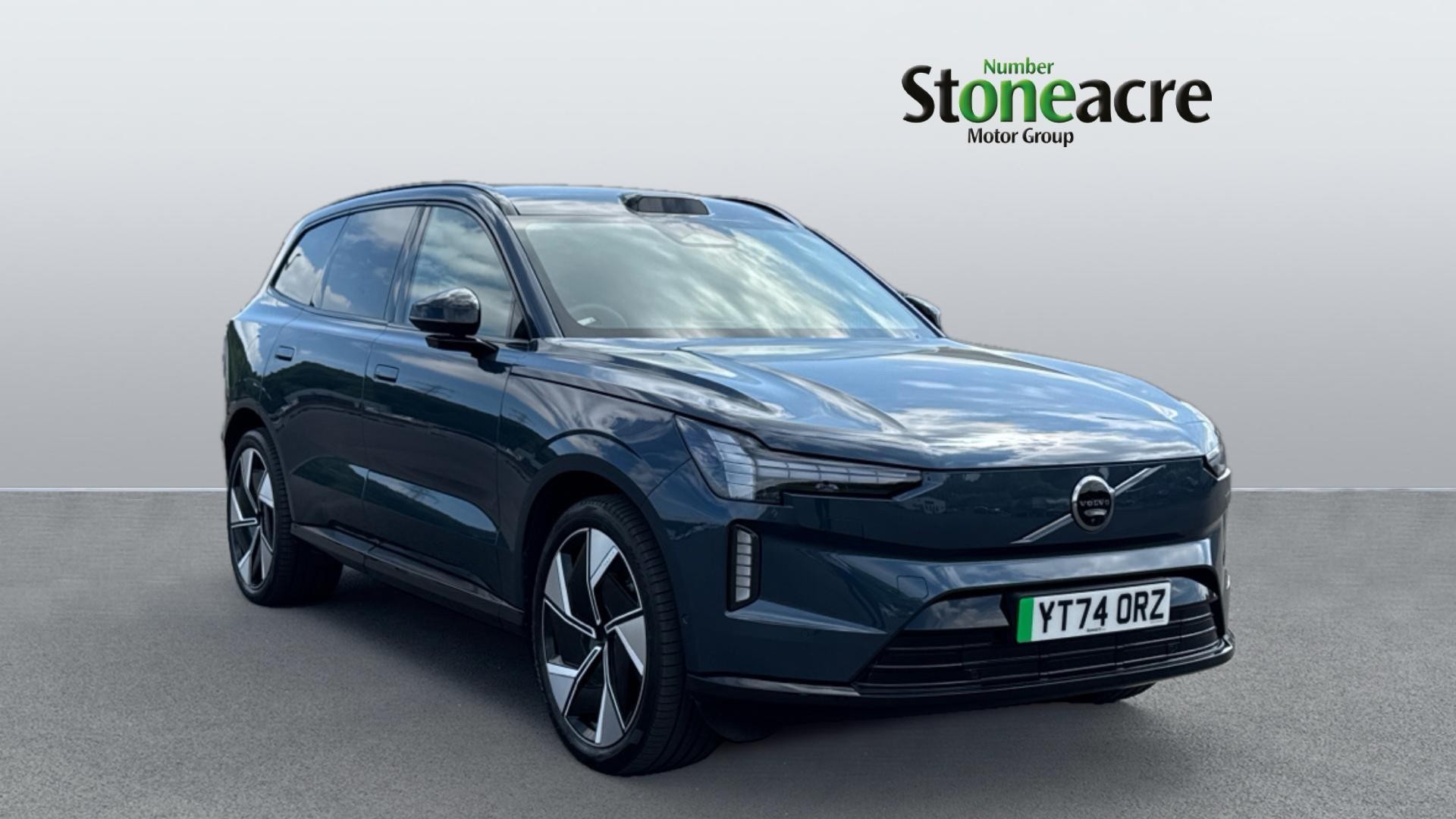 Main listing image - Volvo Ex90