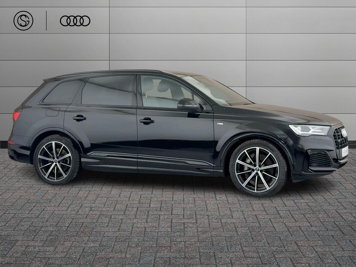 Main listing image - Audi Q7