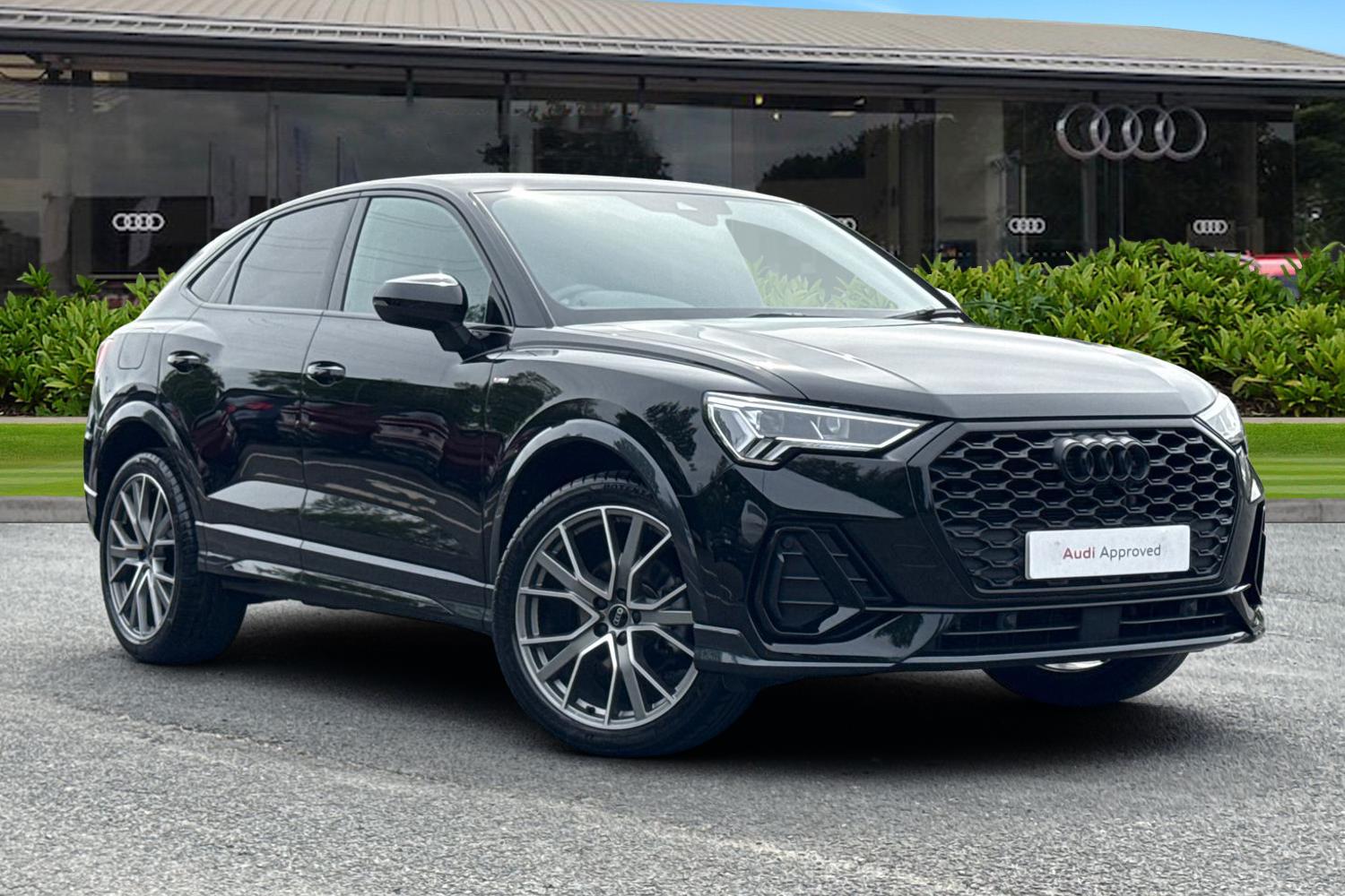 Main listing image - Audi Q3