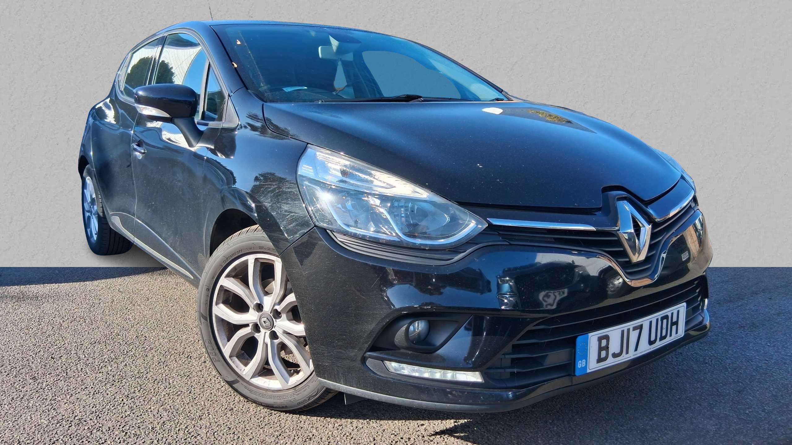 Main listing image - Renault Clio
