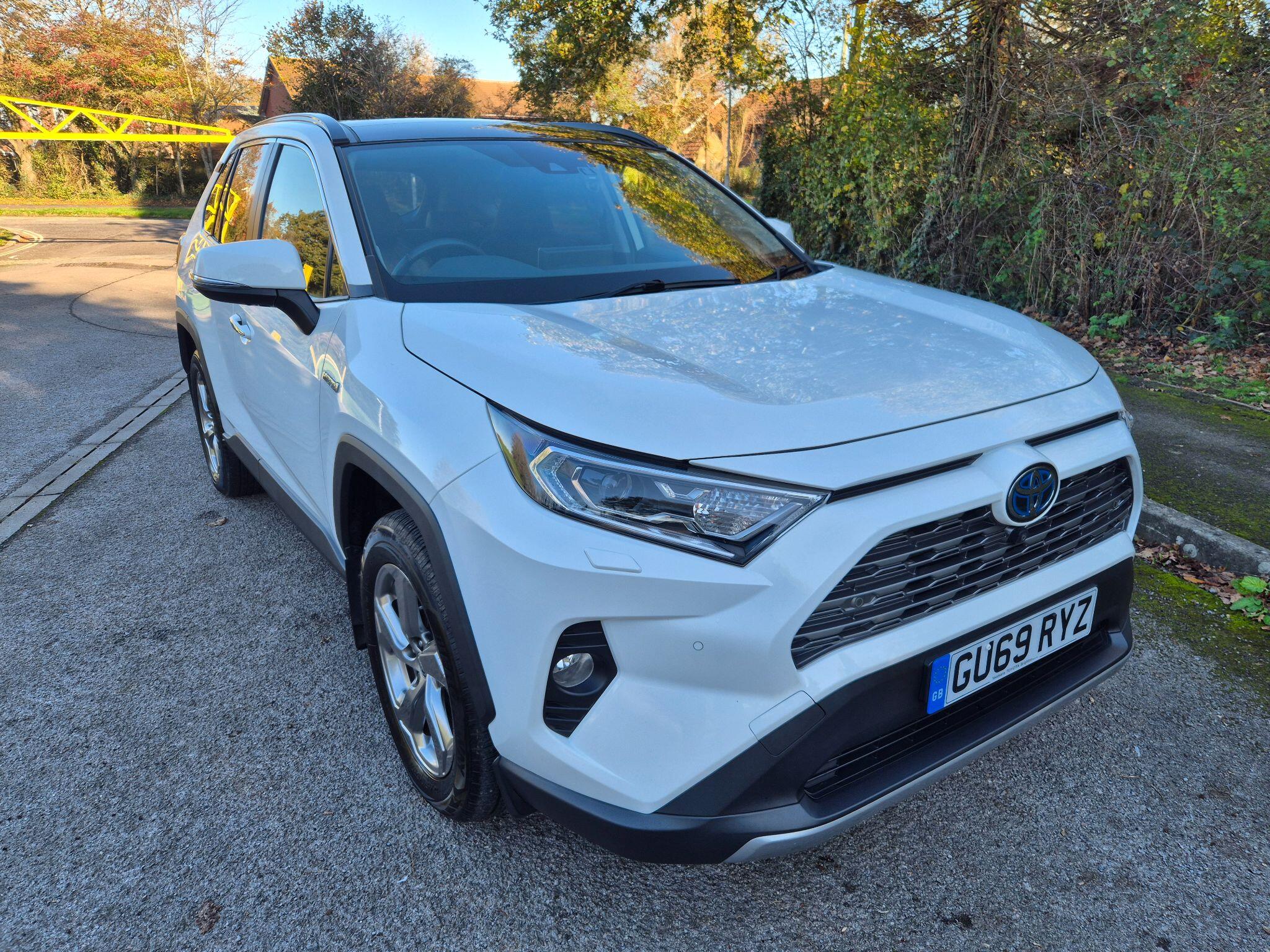 Main listing image - Toyota RAV4