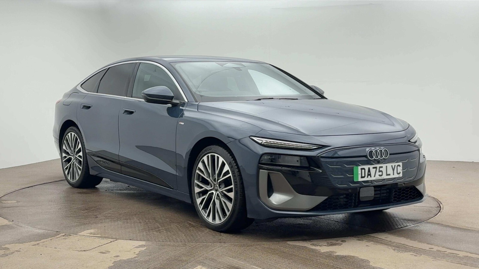 Main listing image - Audi A6