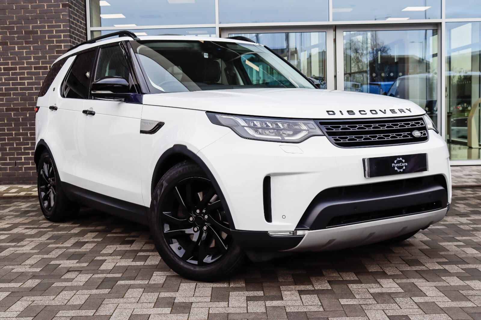 Main listing image - Land Rover Discovery