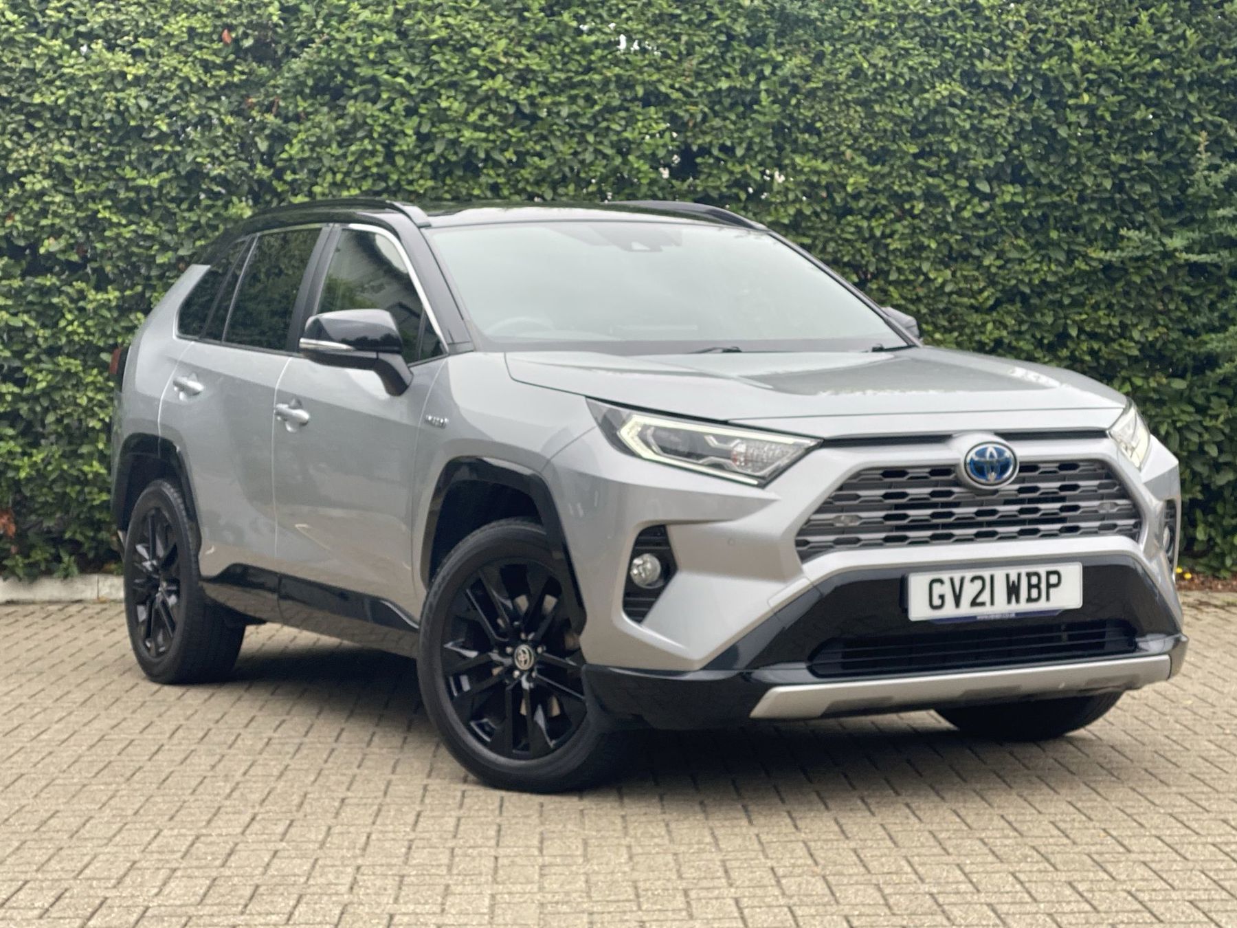 Main listing image - Toyota RAV4