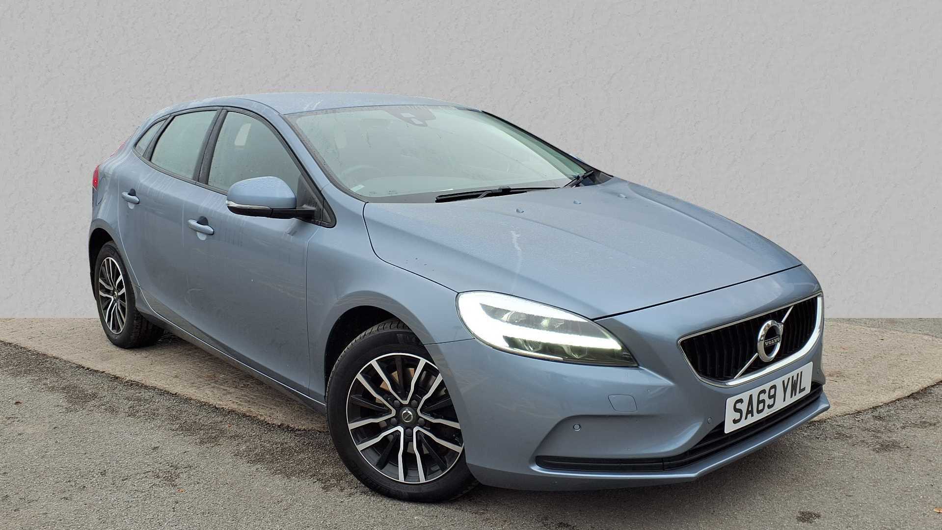 Main listing image - Volvo V40