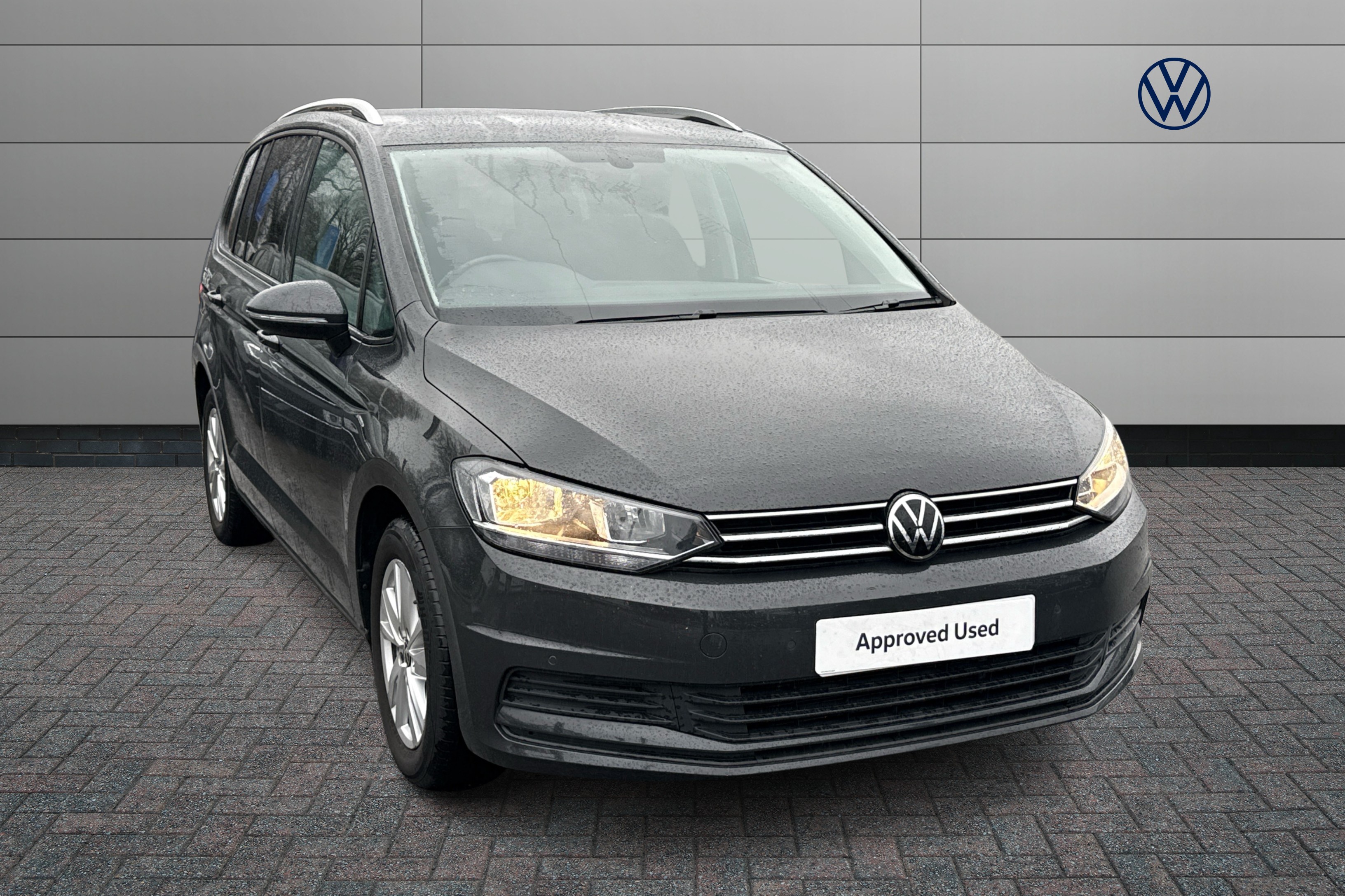 Main listing image - Volkswagen Touran