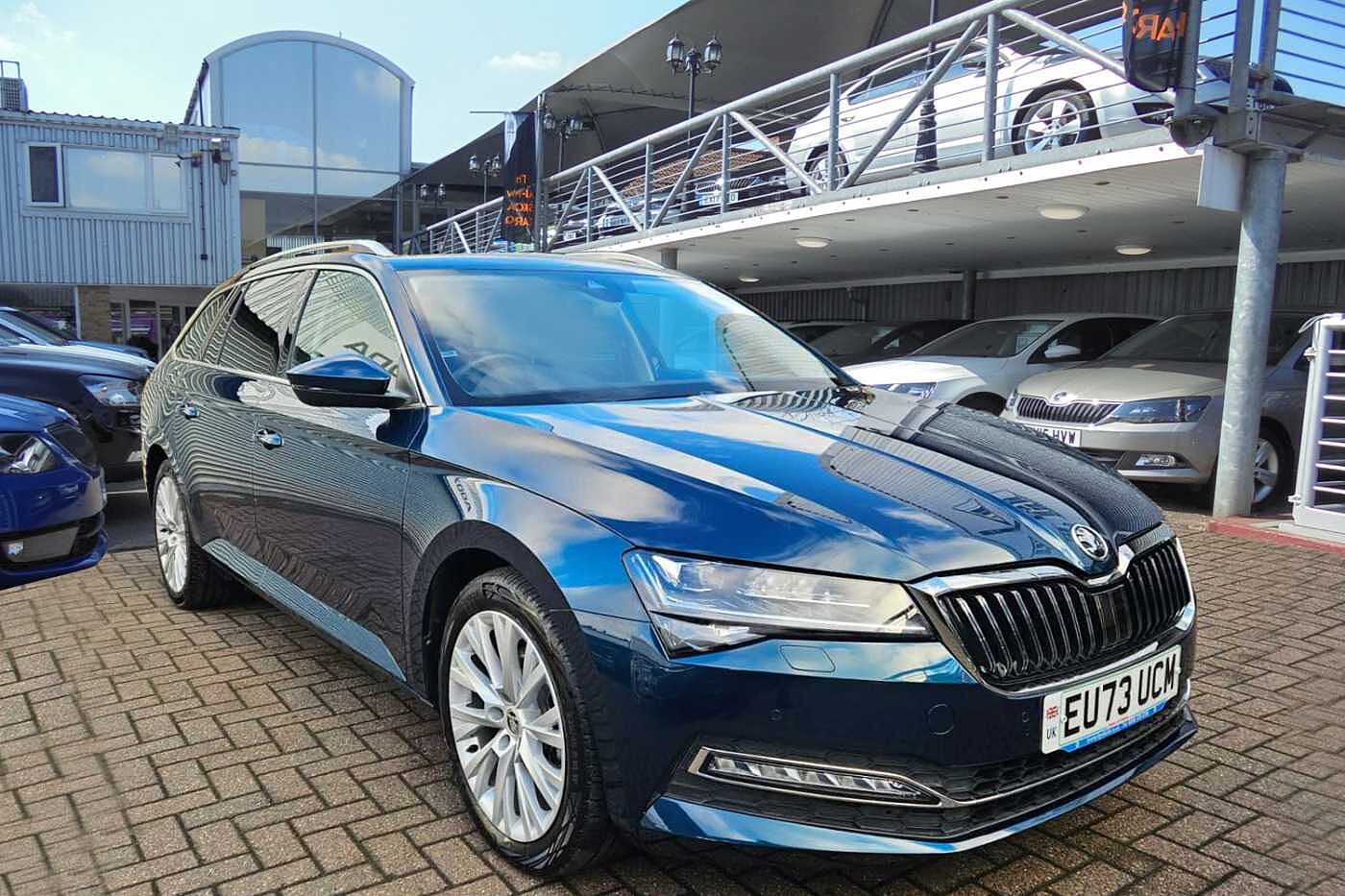 Main listing image - Skoda Superb Estate