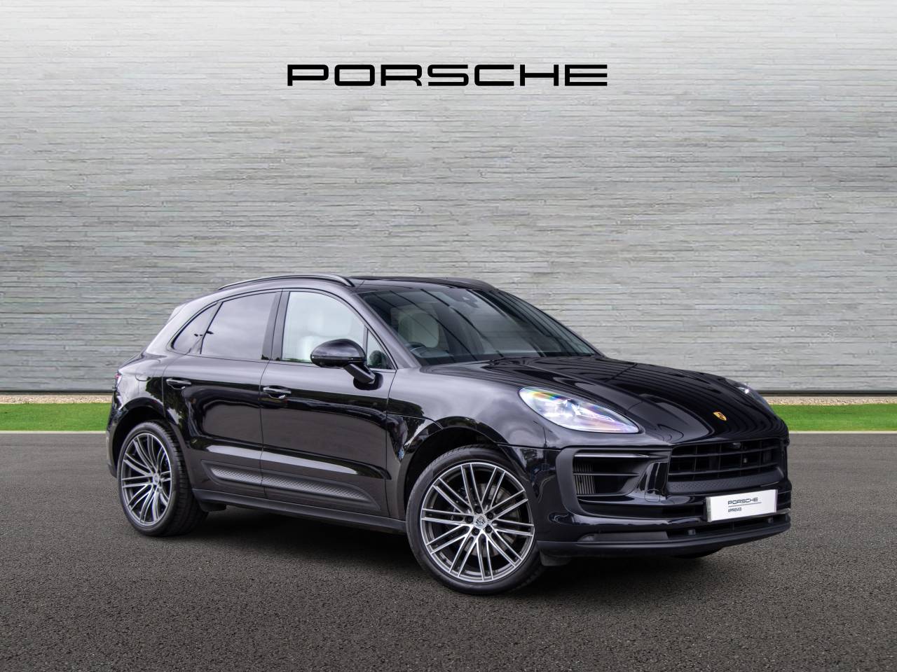 Main listing image - Porsche Macan